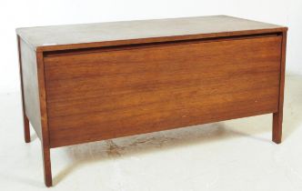 MEREDEW - MID CENTURY BLANKET BOX