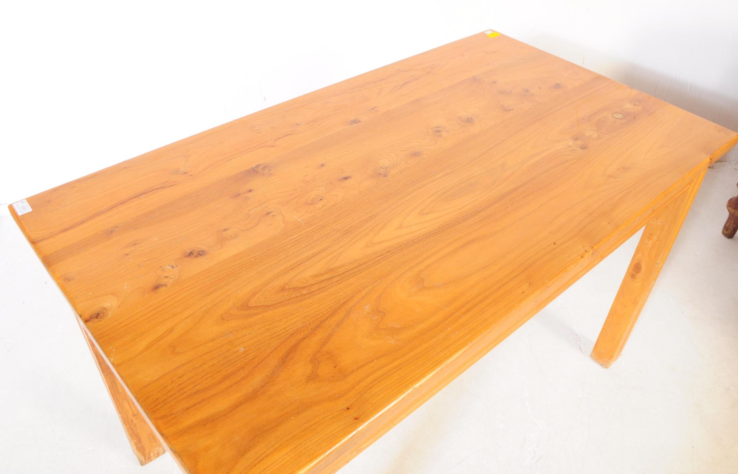CONTEMPORARY PINE DINING TABLE - Image 3 of 3