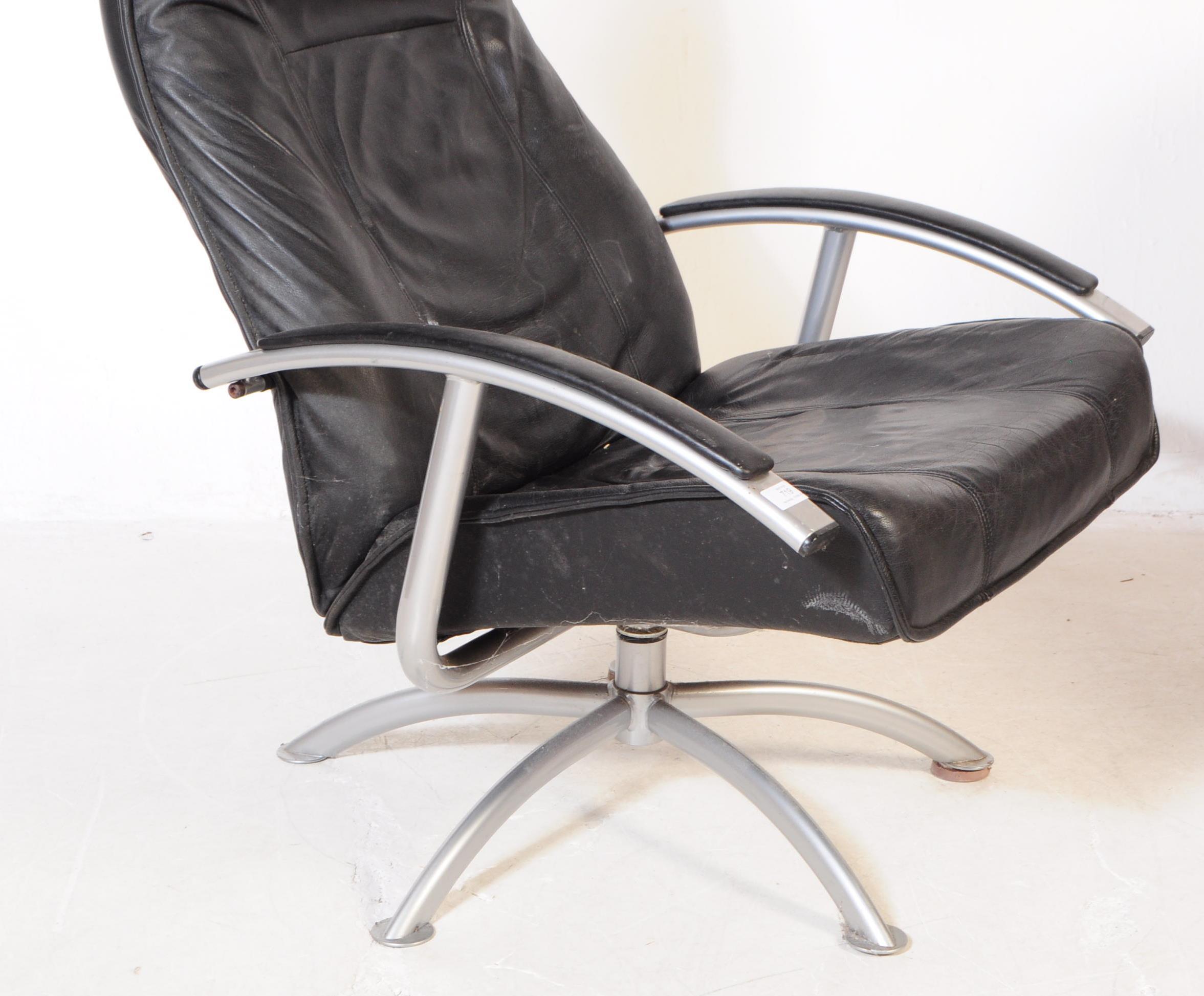 CONTEMPORARY LEATHER SWIVEL ARMCHAIR - Image 2 of 4