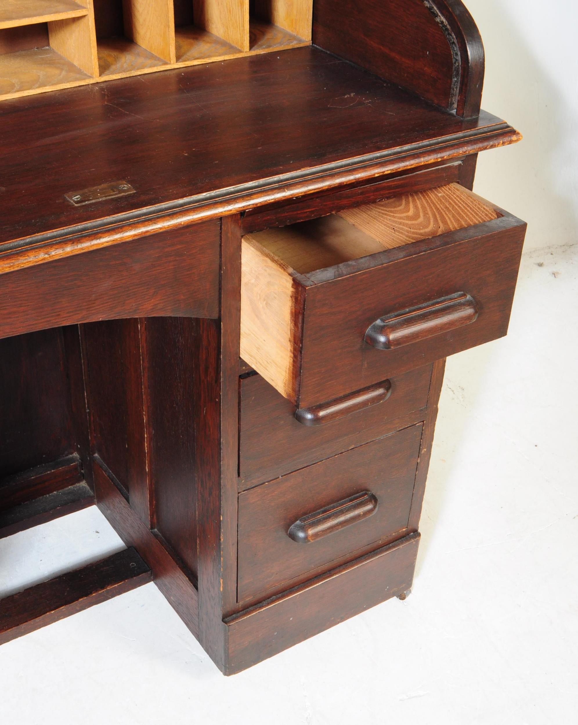 EARLY 20TH CENTURY MAHOGANY ROLL TOP DESK - Image 4 of 7
