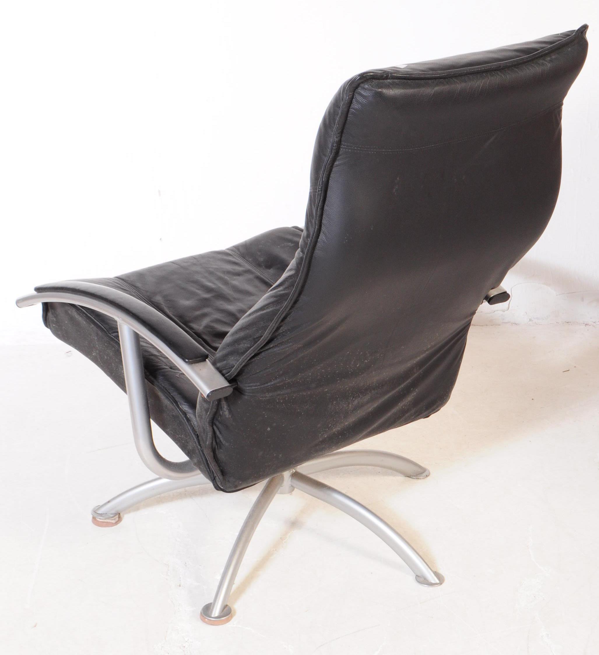 CONTEMPORARY LEATHER SWIVEL ARMCHAIR - Image 4 of 4