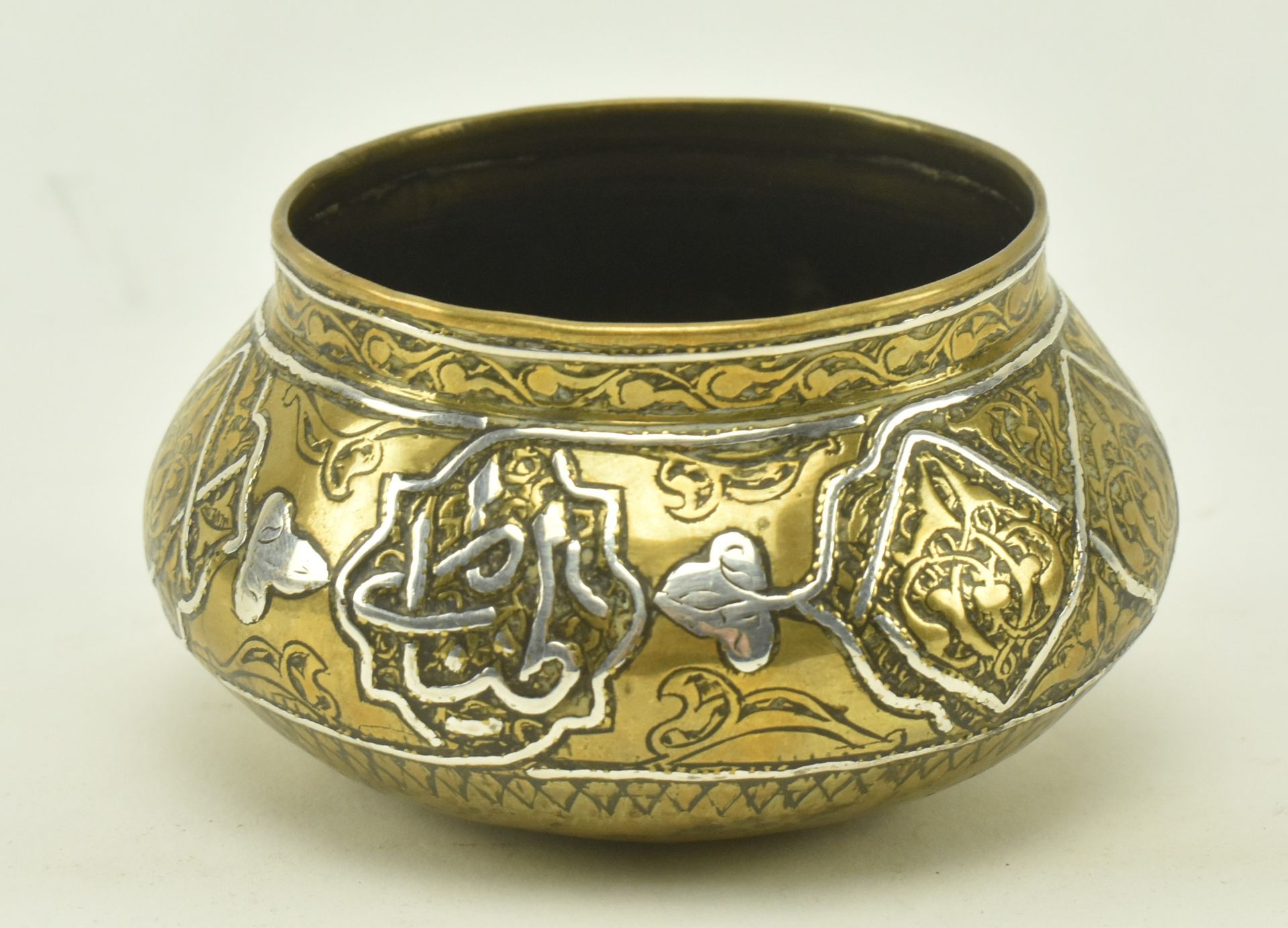 MIDDLE EASTERN DAMASCUS BRASS & WHITE METAL INLAID BOWL - Image 3 of 6