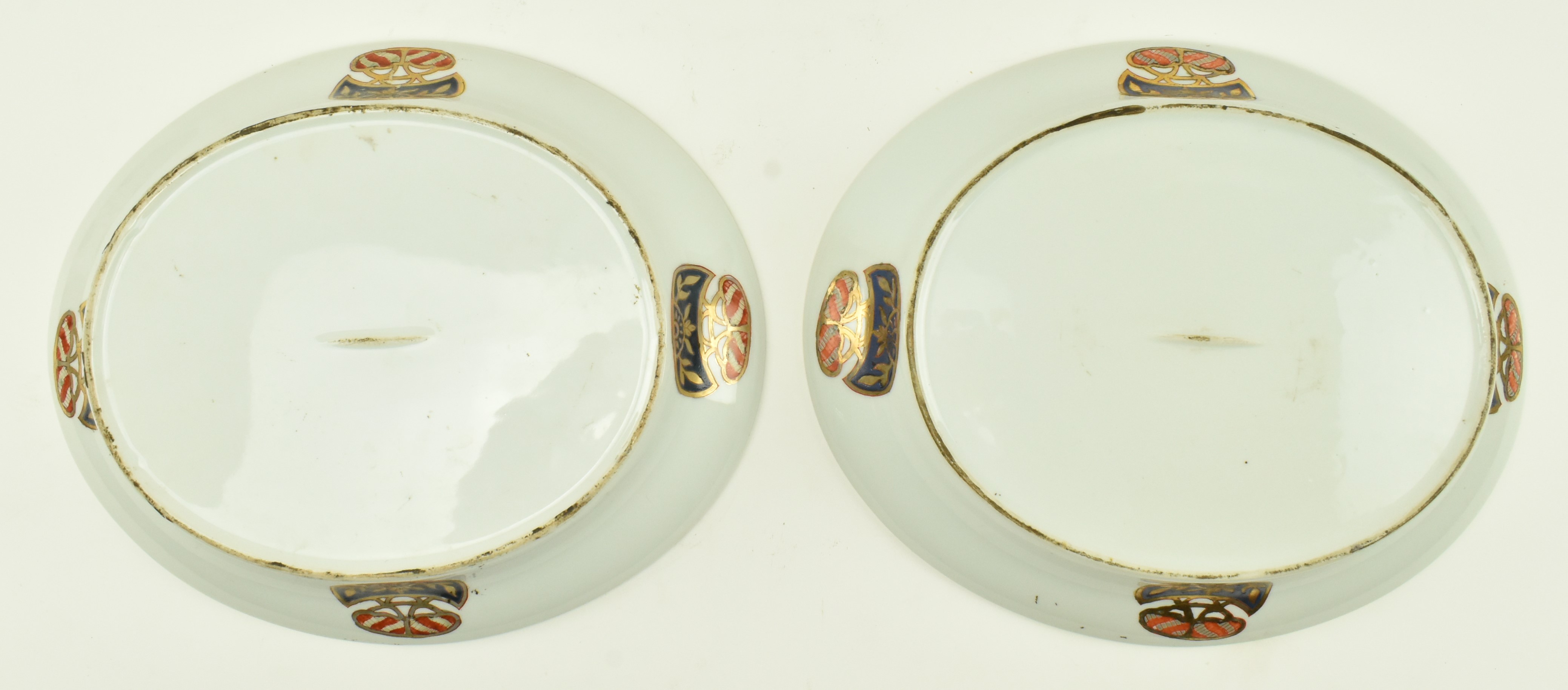 PAIR OF ROYAL CROWN DERBY STYLE OLD IMARI CERAMIC PLATES - Image 5 of 5