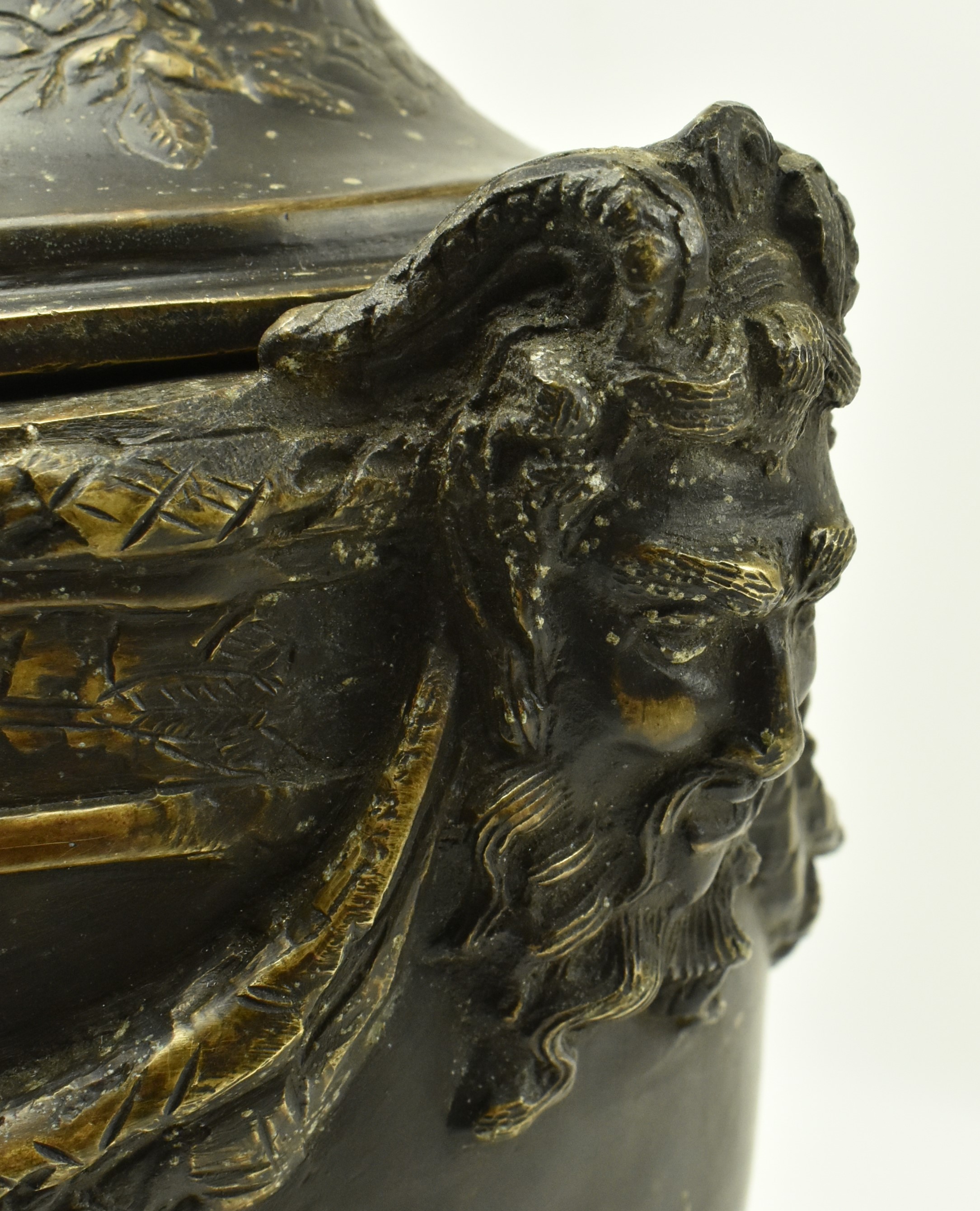 VICTORIAN GRAND TOUR CAST BRONZE LIDDED URN VASE - Image 6 of 9