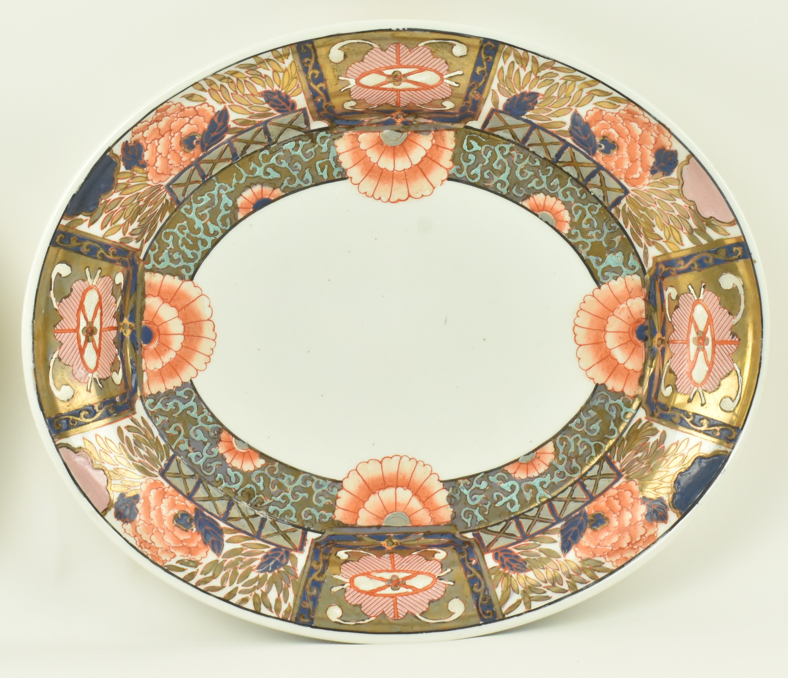 PAIR OF ROYAL CROWN DERBY STYLE OLD IMARI CERAMIC PLATES - Image 3 of 5