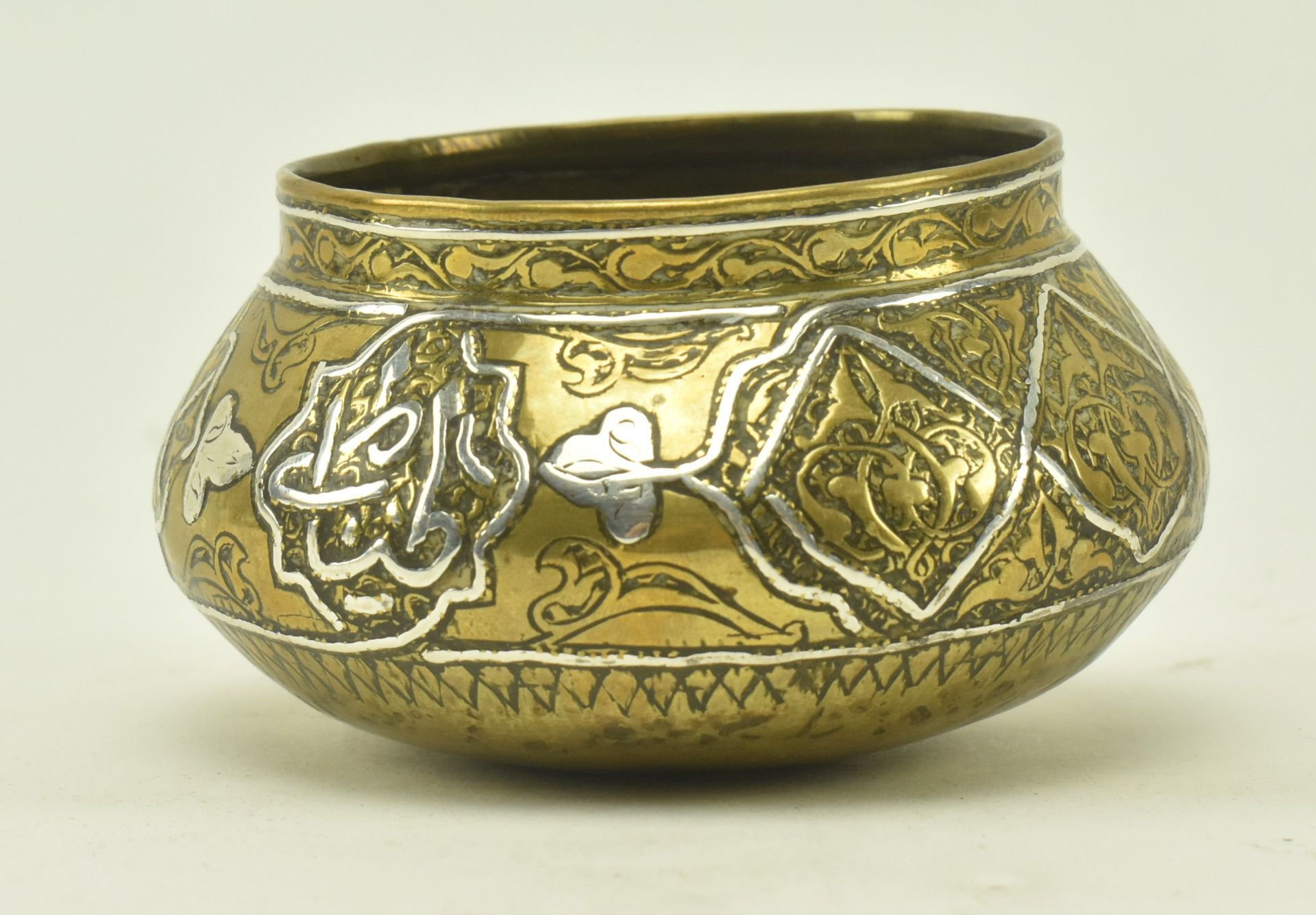 MIDDLE EASTERN DAMASCUS BRASS & WHITE METAL INLAID BOWL - Image 2 of 6