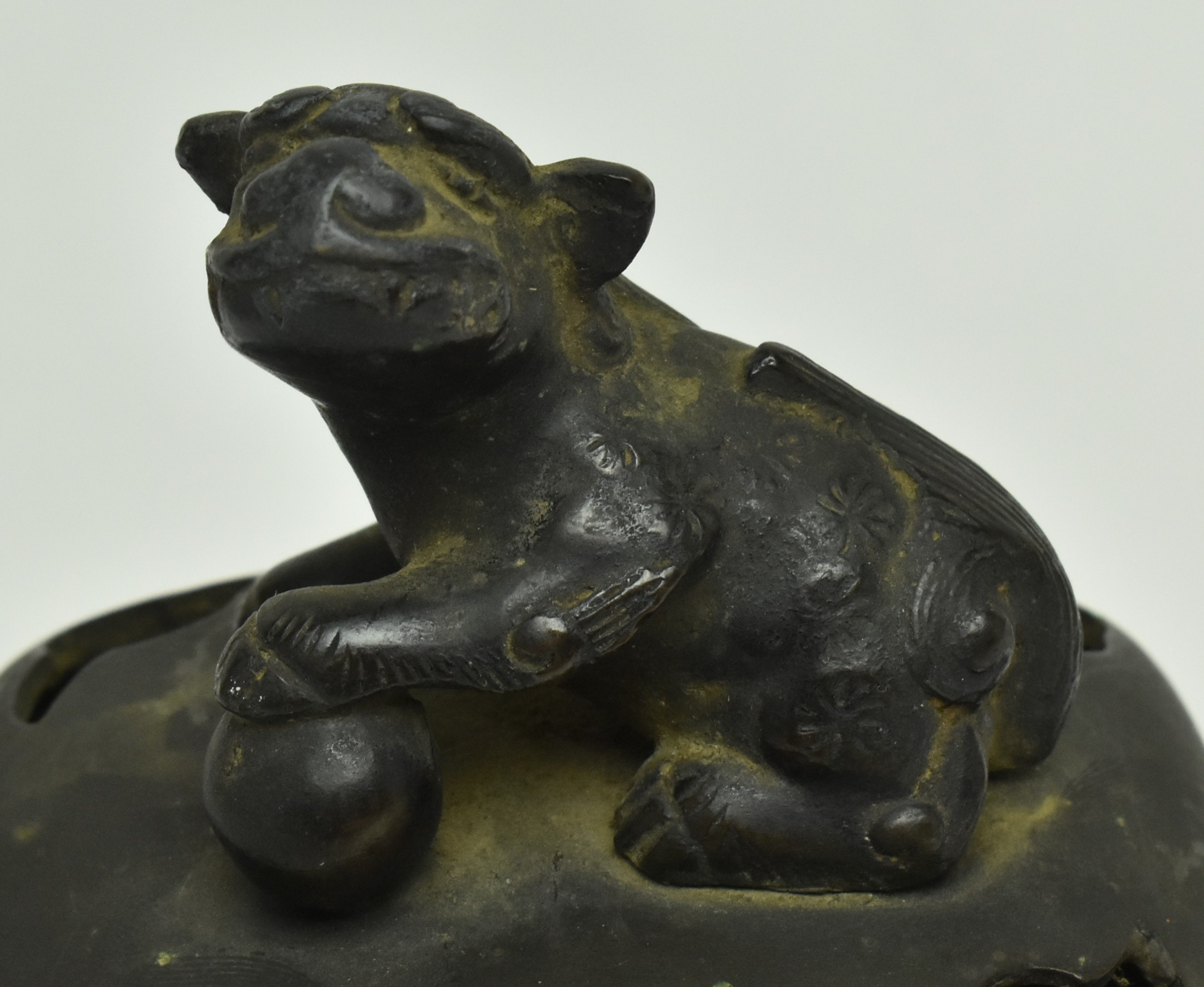 POSSIBLY MING OR LATER BRONZE CENSER COVER 铜香炉 - Image 3 of 7