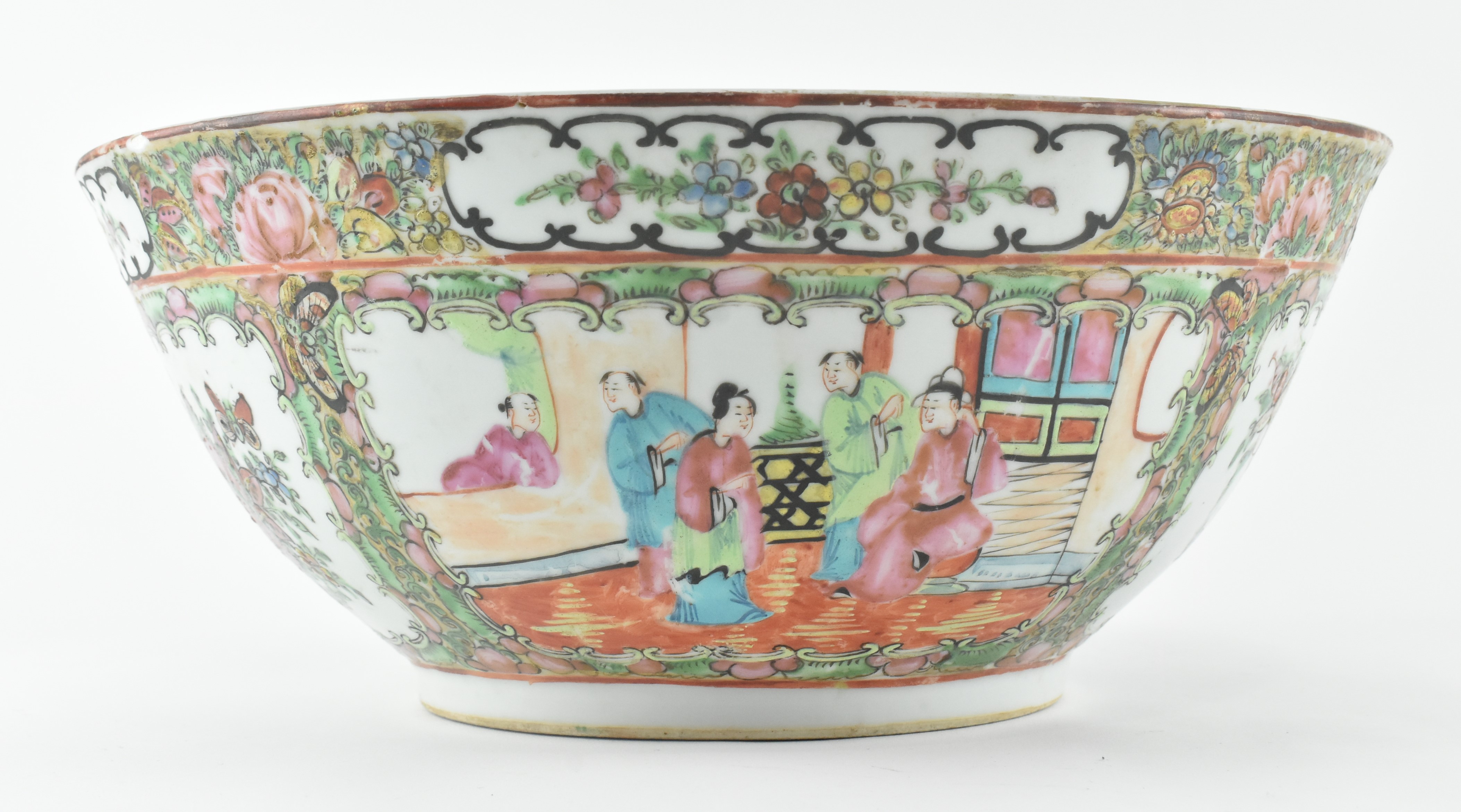 QING DYNASTY FAMILLE ROSE CANTON FIGURINE BOWL 清 广彩大碗