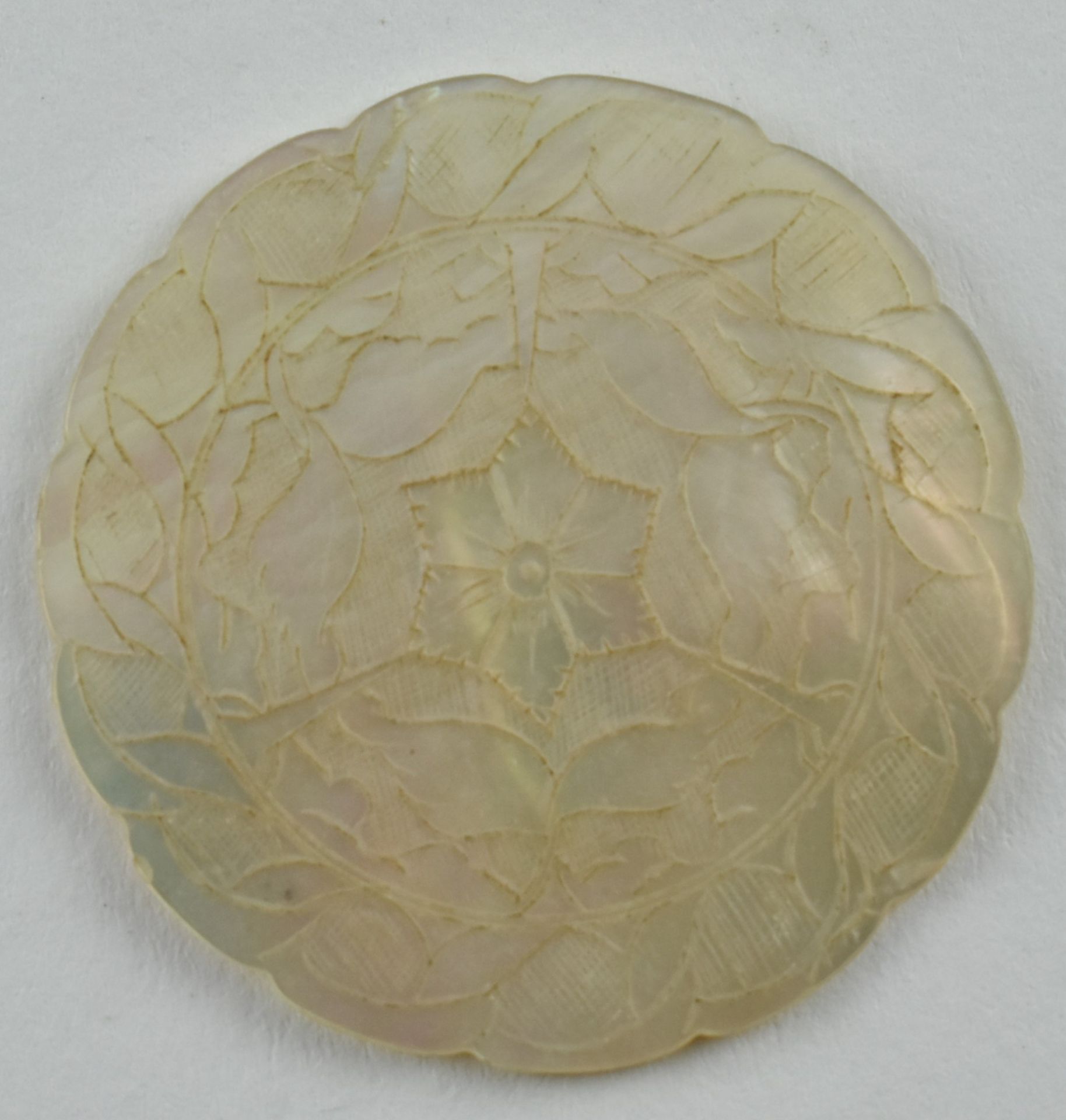 QING DYNASTY MOTHER OF PEARL GAMING TOKENS 清十三行贝母筹码 - Image 8 of 11