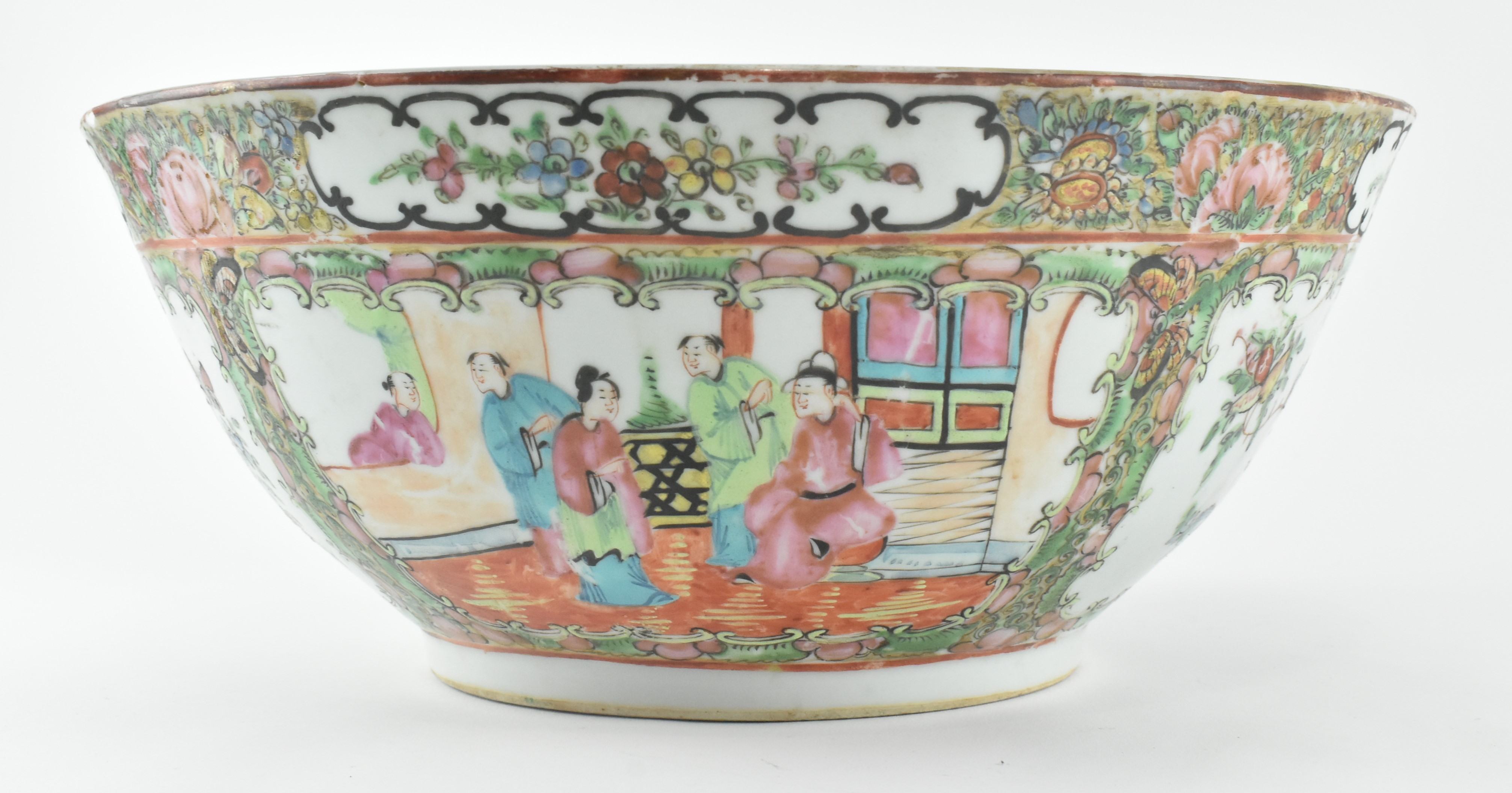 QING DYNASTY FAMILLE ROSE CANTON FIGURINE BOWL 清 广彩大碗 - Image 5 of 7