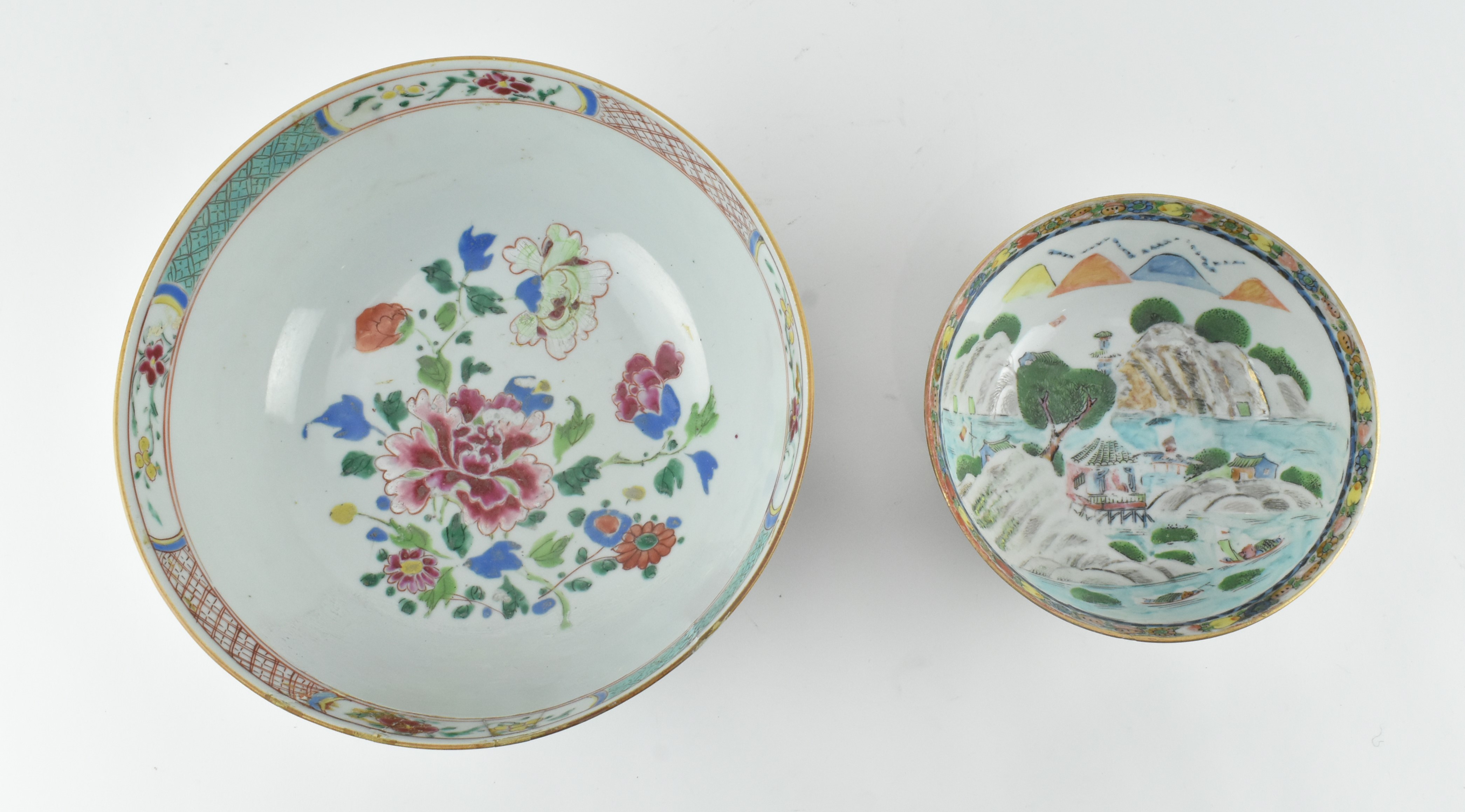 TWO QING DYNASTY FAMILLE ROSE BOWLS 清 粉彩碗 - Image 3 of 6