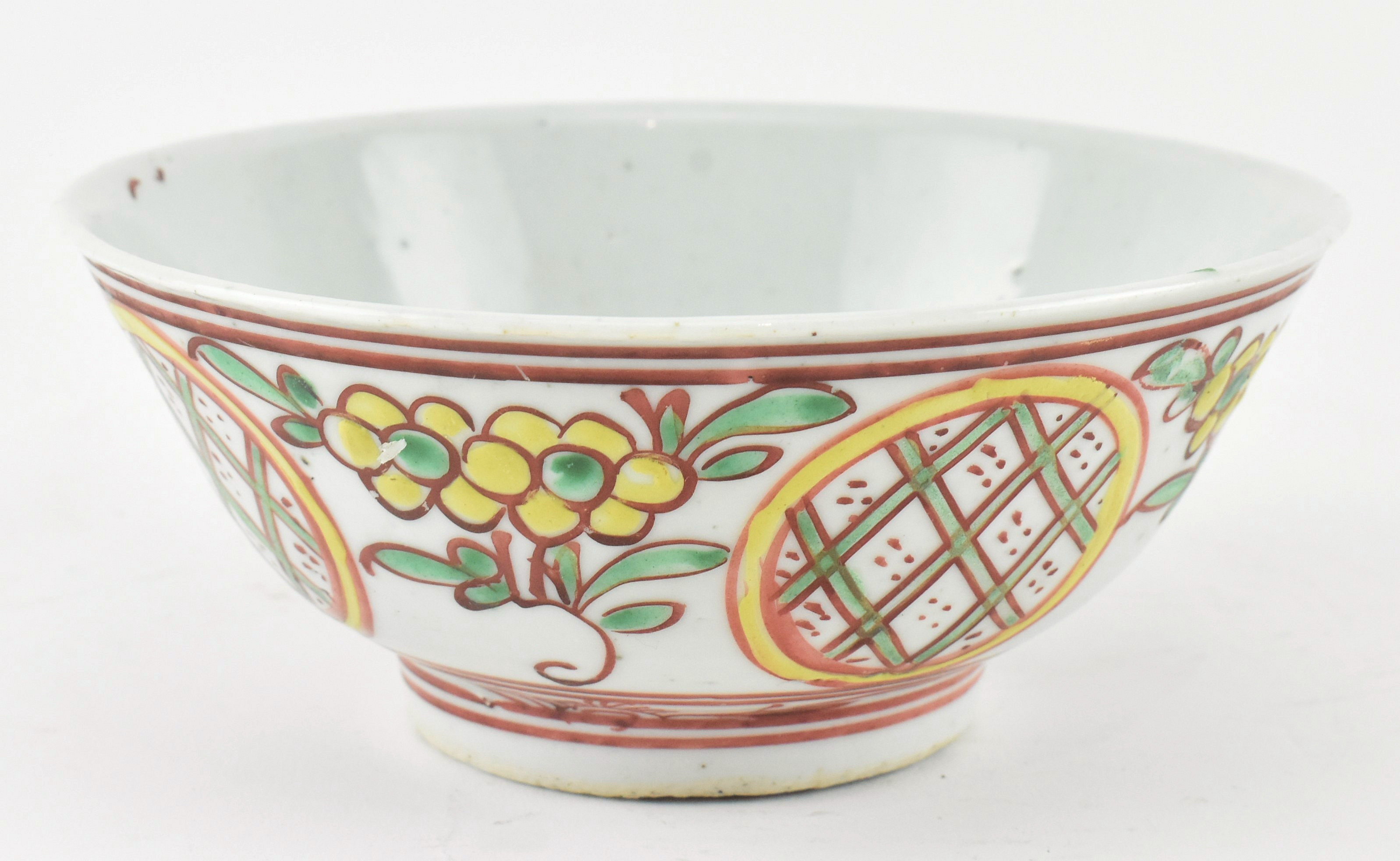 MING OR LATER TRI-COLOURED BOWL 明 红黄绿彩绘碗