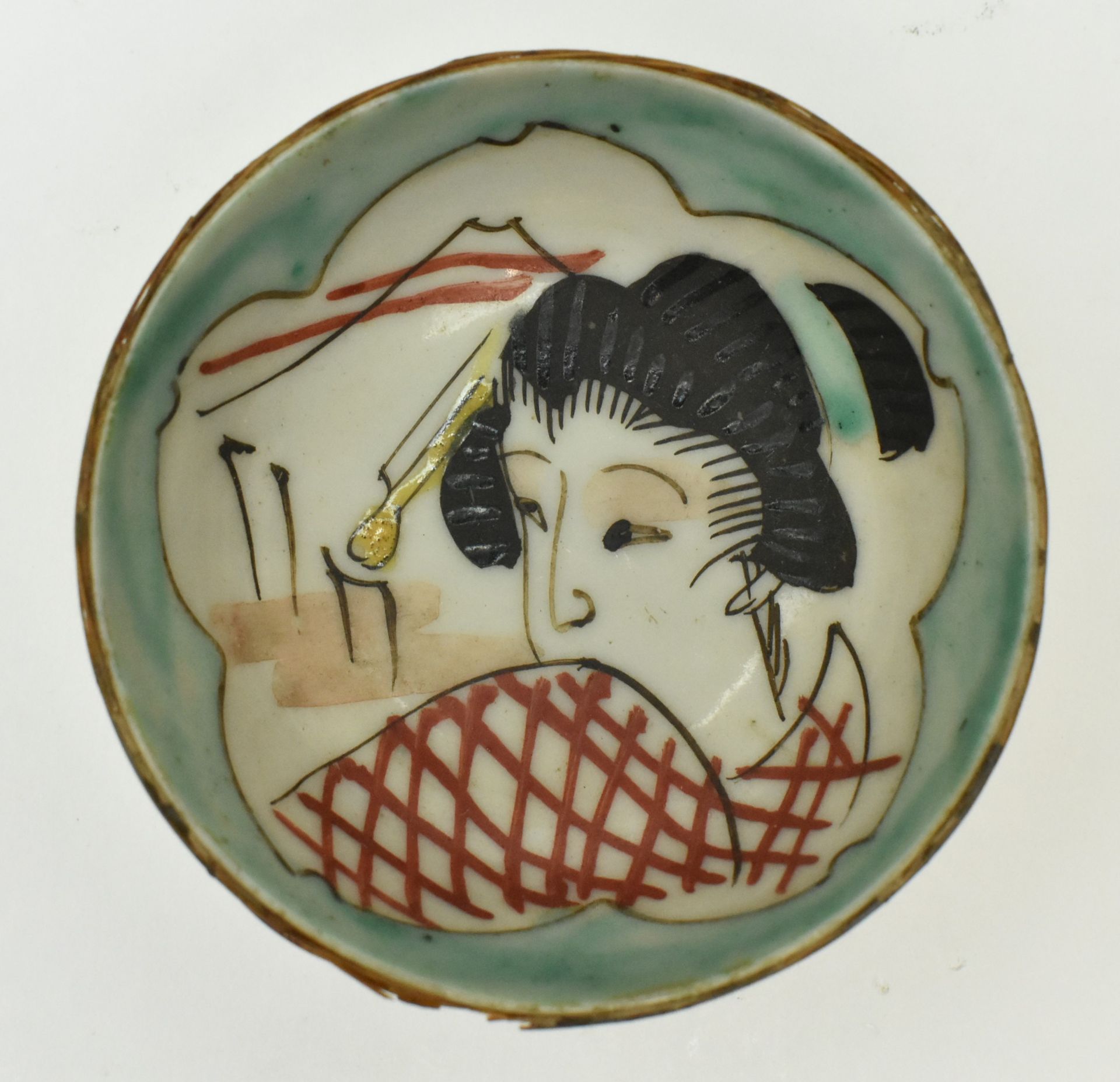 JAPANESE HANDPAINTED GEISHA MINIATURE BOWL IN WOVEN BASKET - Image 4 of 6