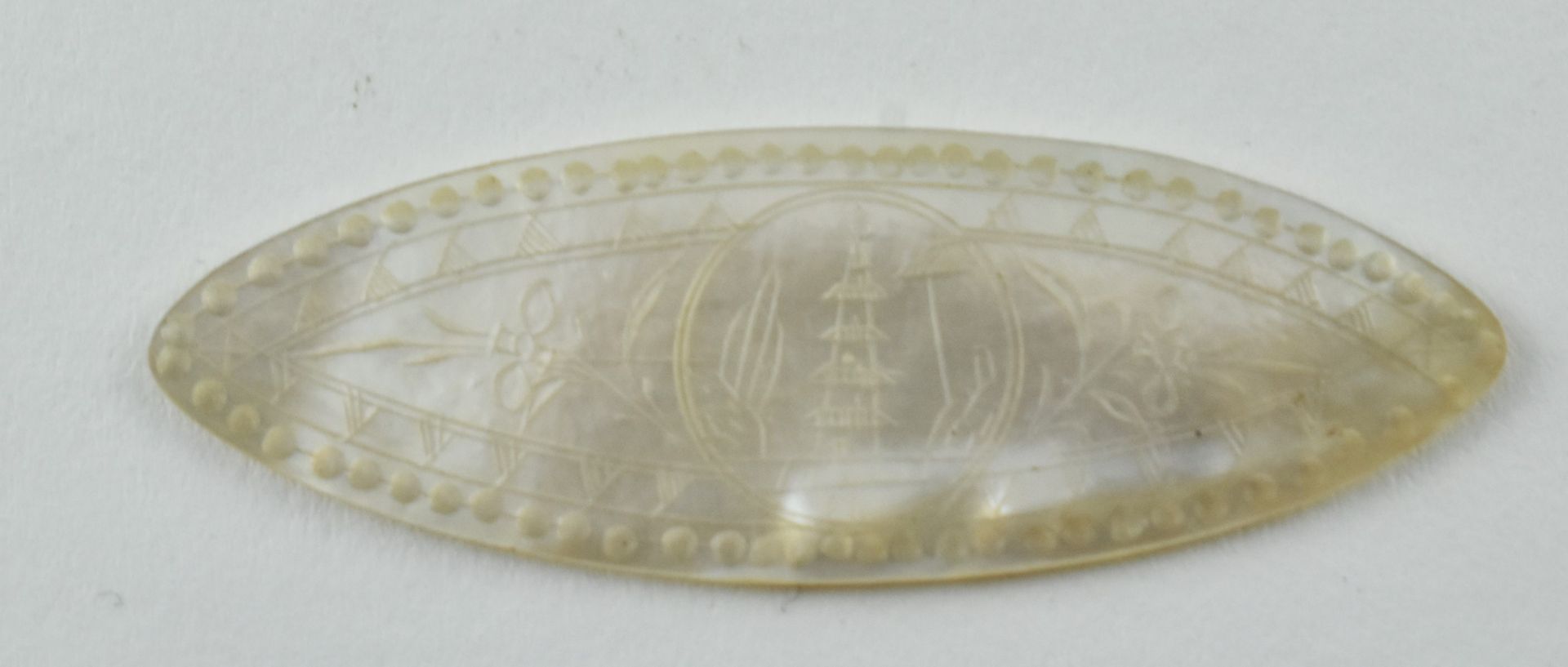 QING DYNASTY MOTHER OF PEARL GAMING TOKENS 清十三行贝母筹码 - Image 9 of 11