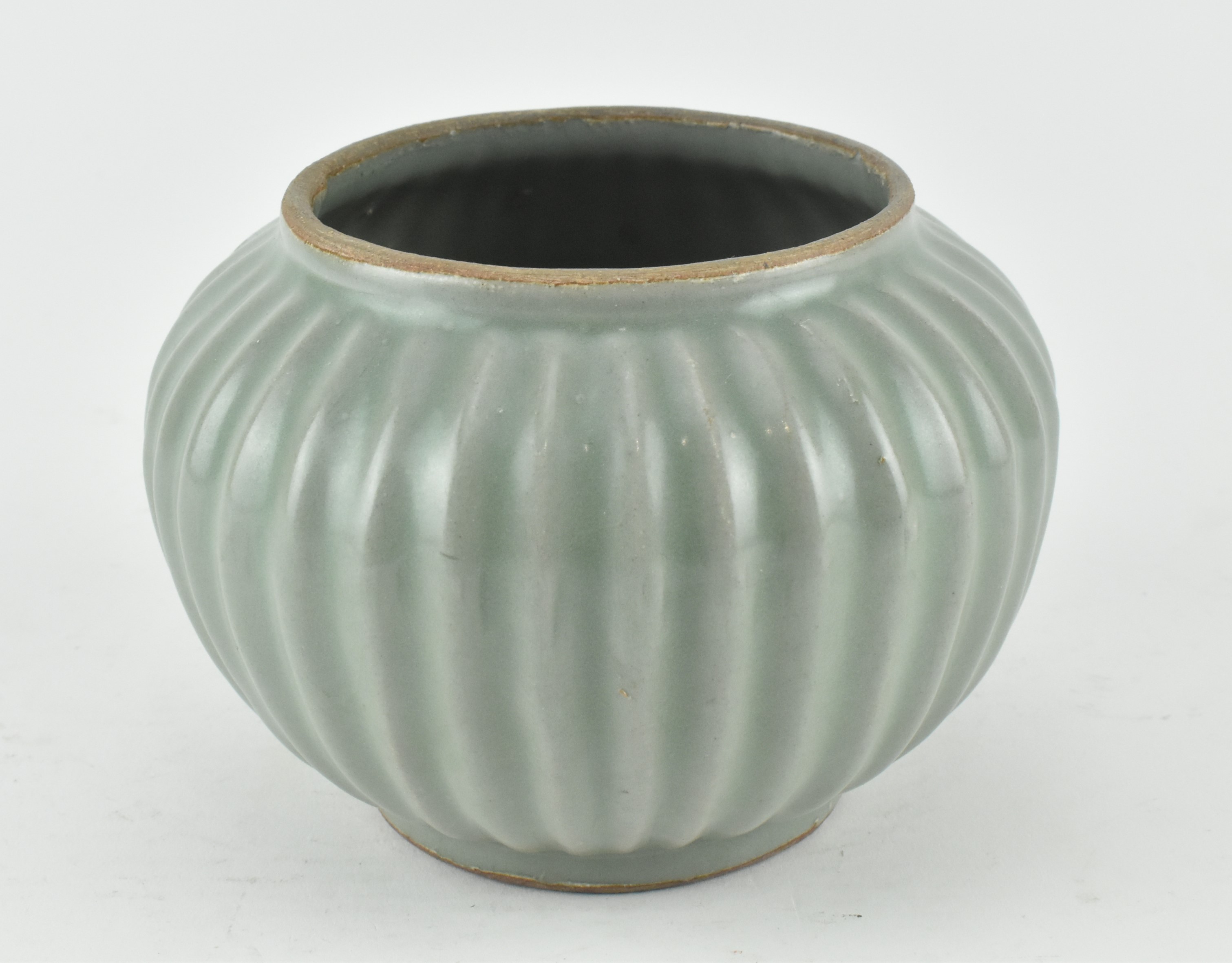 QING DYNASTY LONGQUAN CELADON RIBBED JAR 龙泉 青釉百条罐 - Image 2 of 6