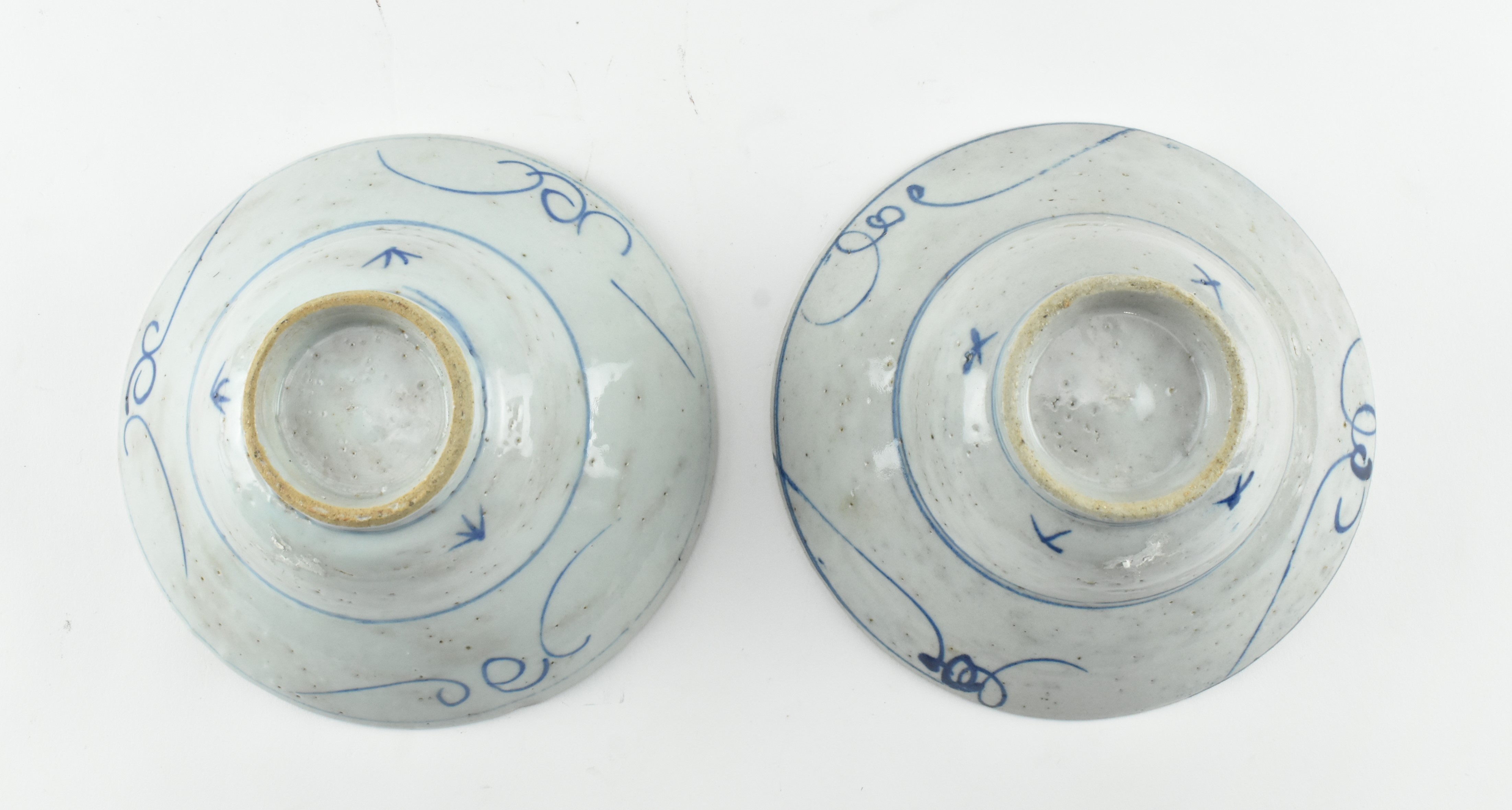 PAIR OF BLUE AND WHITE OGEE SHAPED BOWLS 清 青花折腰碗一对 - Image 5 of 7