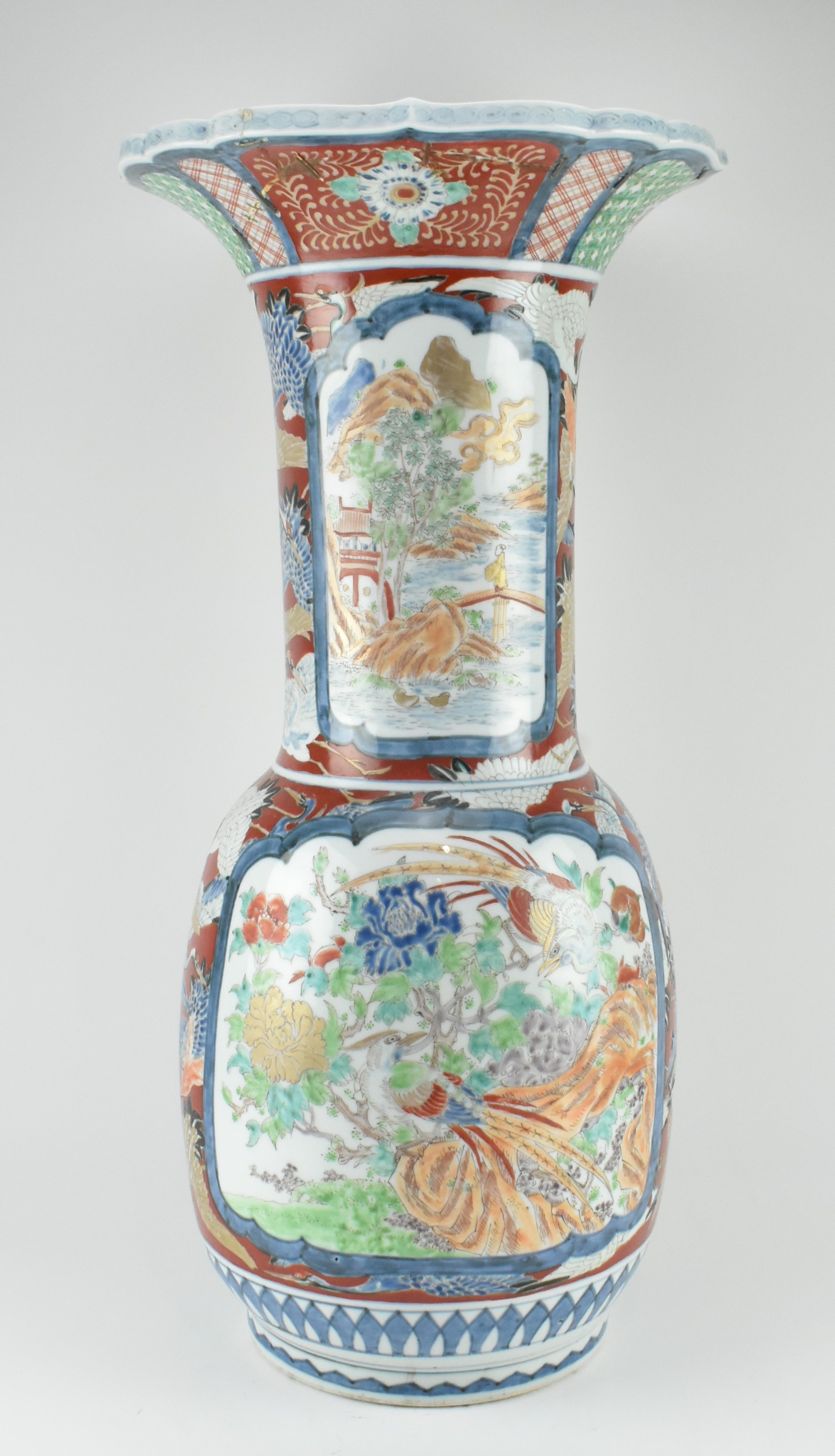 LARGE JAPANESE IMARI CERAMIC VASE, MEIJI PERIOD 明治伊万里瓶 - Image 2 of 8