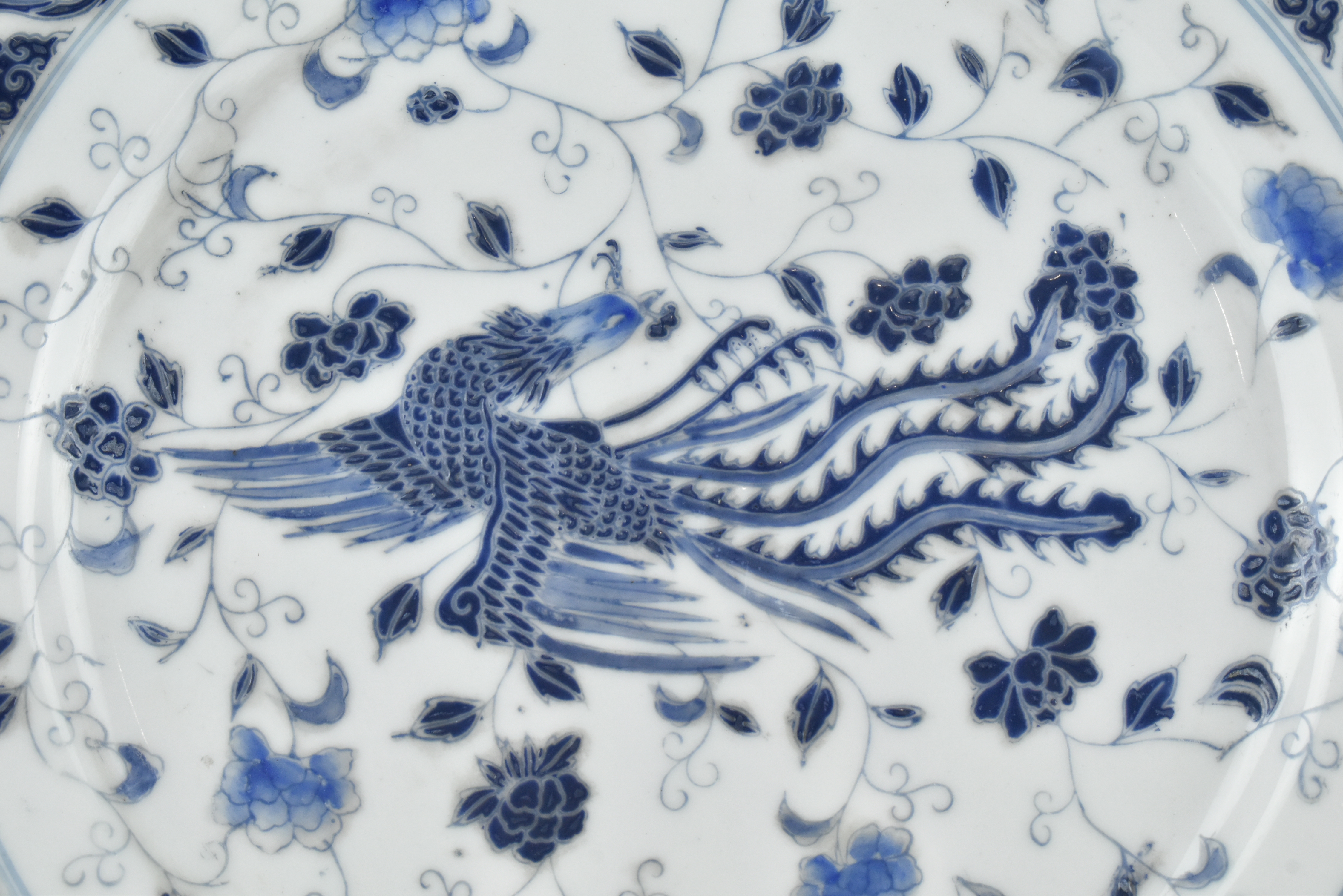 PAIR OF BLUE AND WHITE PHOENIX CHARGERS 晚清牡丹凤凰盘一对 - Image 3 of 6