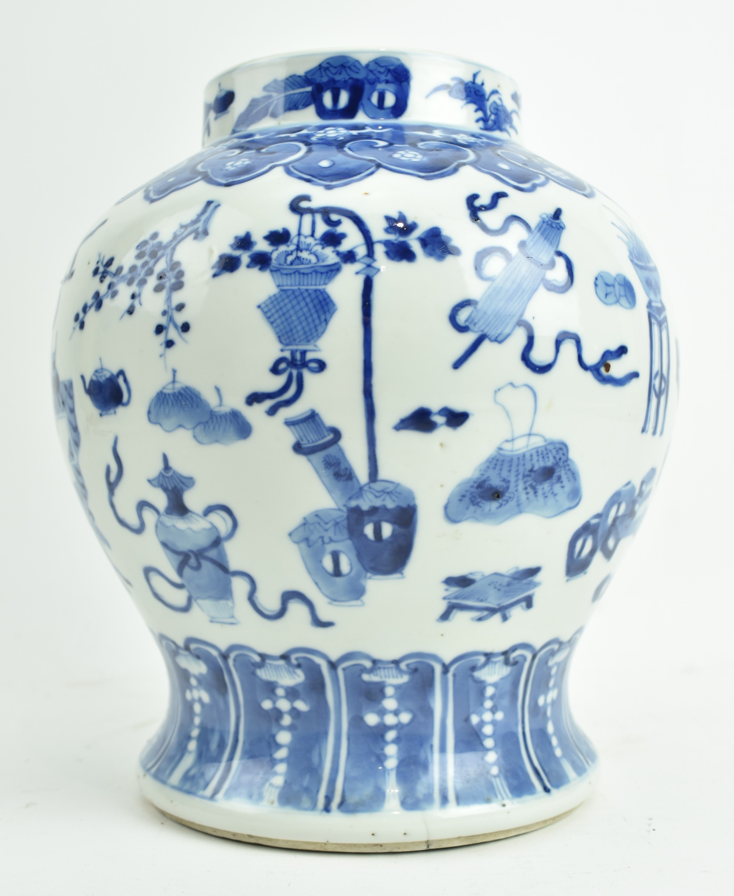 QING DYNASTY KANGXI BLUE AND WHITE JAR 清 康熙款青花博古罐