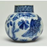 19TH CENTURY BLUE AND WHITE FISH AND ALGAE WATERPOT 青花鱼藻水丞