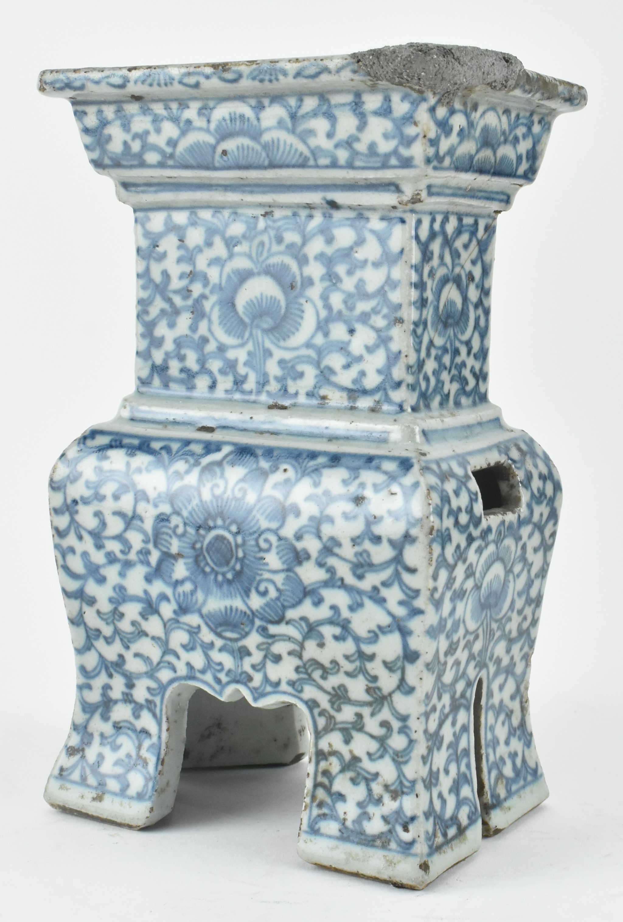 QING BLUE AND WHITE RECTANGULAR FOOTED CENSER 清 青花卷草纹香炉 - Image 2 of 6