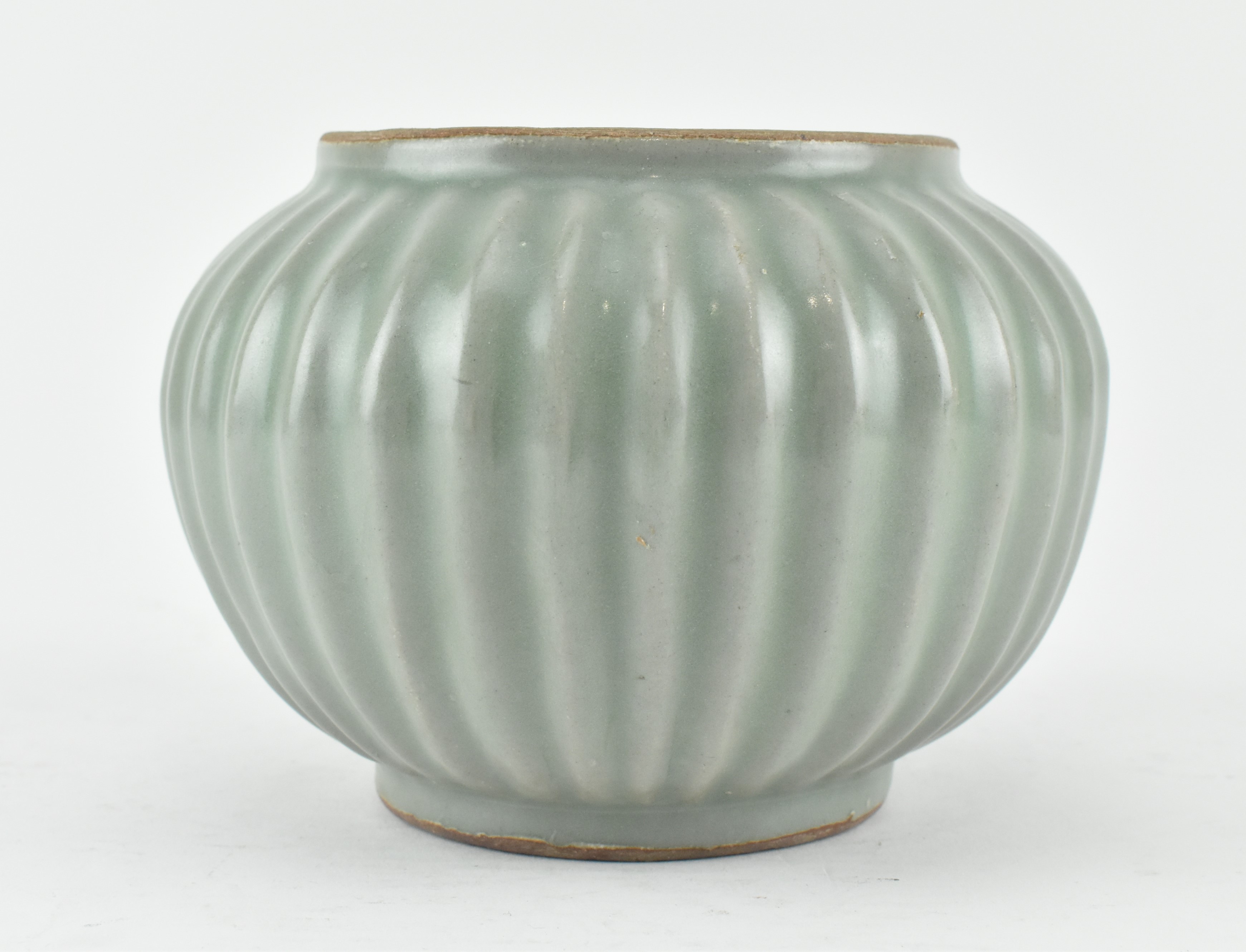 QING DYNASTY LONGQUAN CELADON RIBBED JAR 龙泉 青釉百条罐 - Image 3 of 6