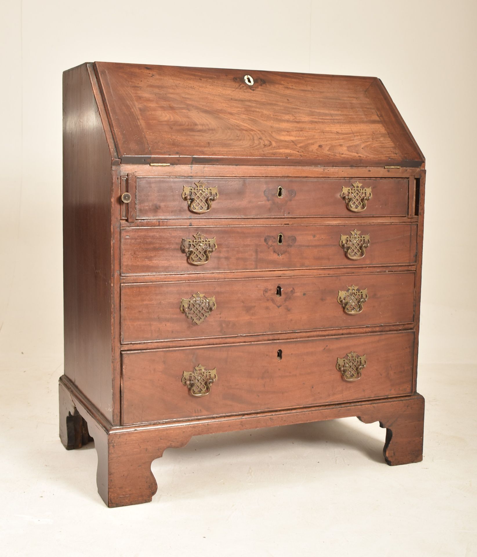 19TH CENTURY GEORGE III MAHOGANY LADIES BUREAU