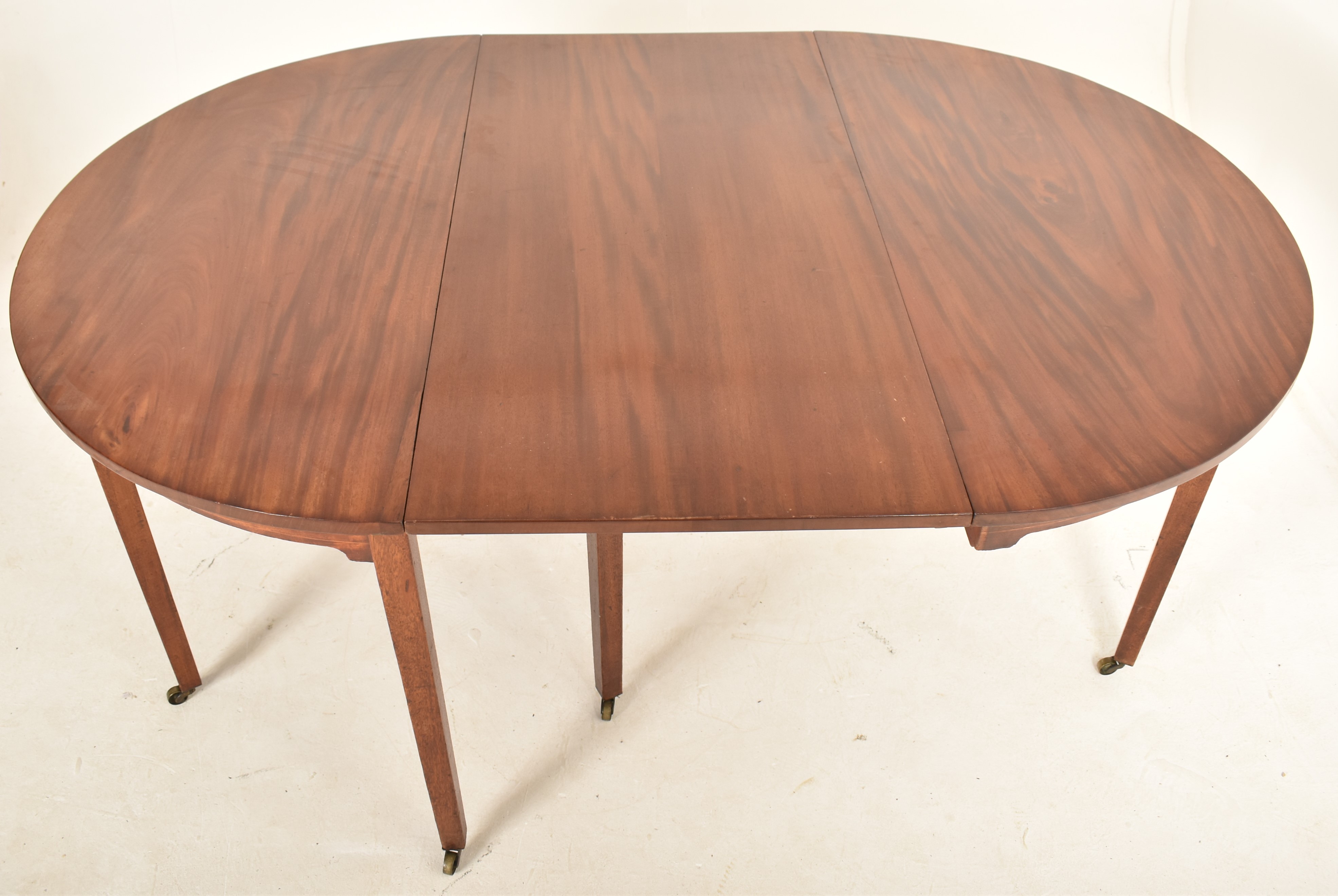 GEORGE III FIGURED MAHOGANY SECTIONAL DINING TABLE - Image 2 of 5