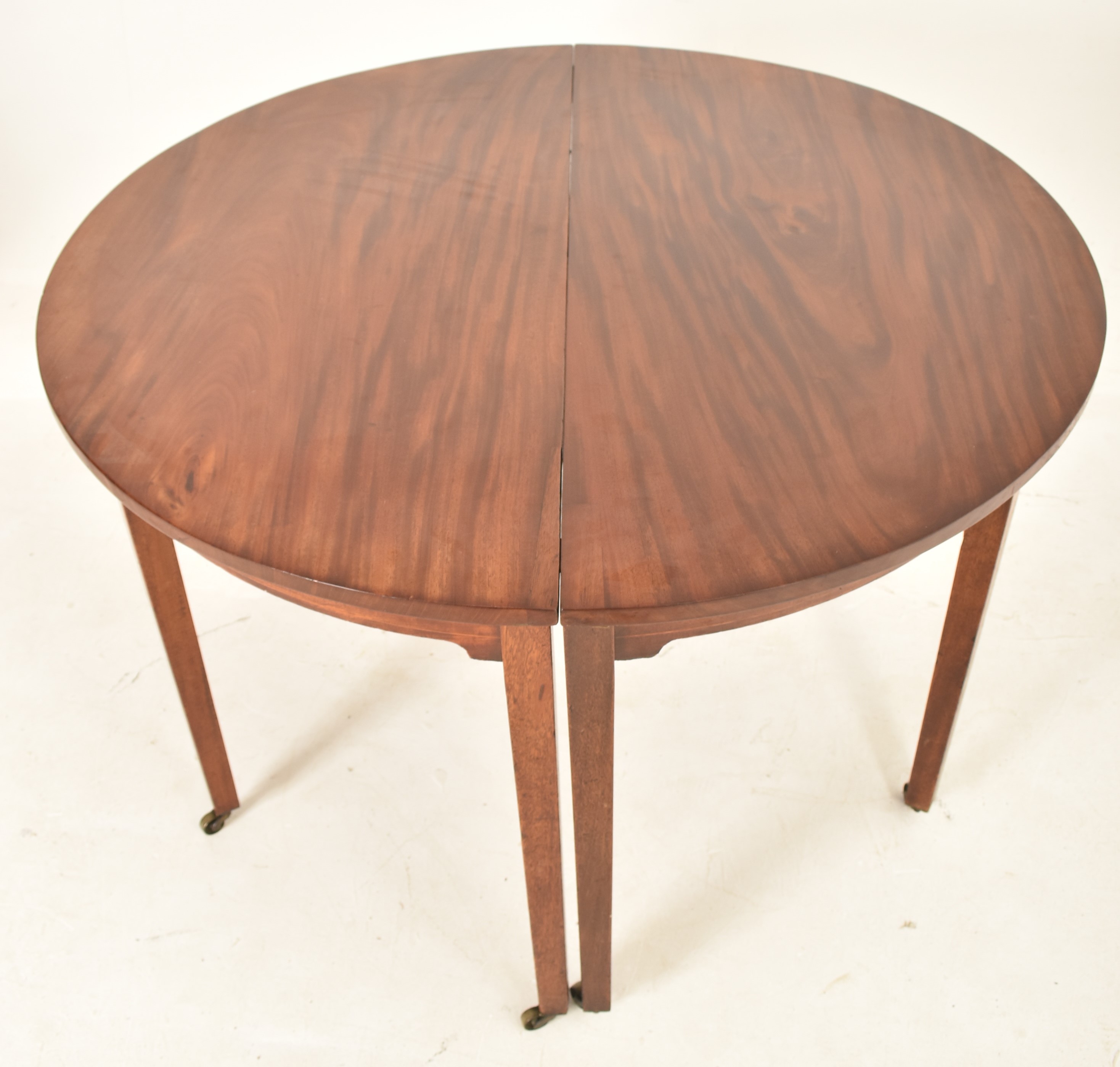GEORGE III FIGURED MAHOGANY SECTIONAL DINING TABLE - Image 5 of 5