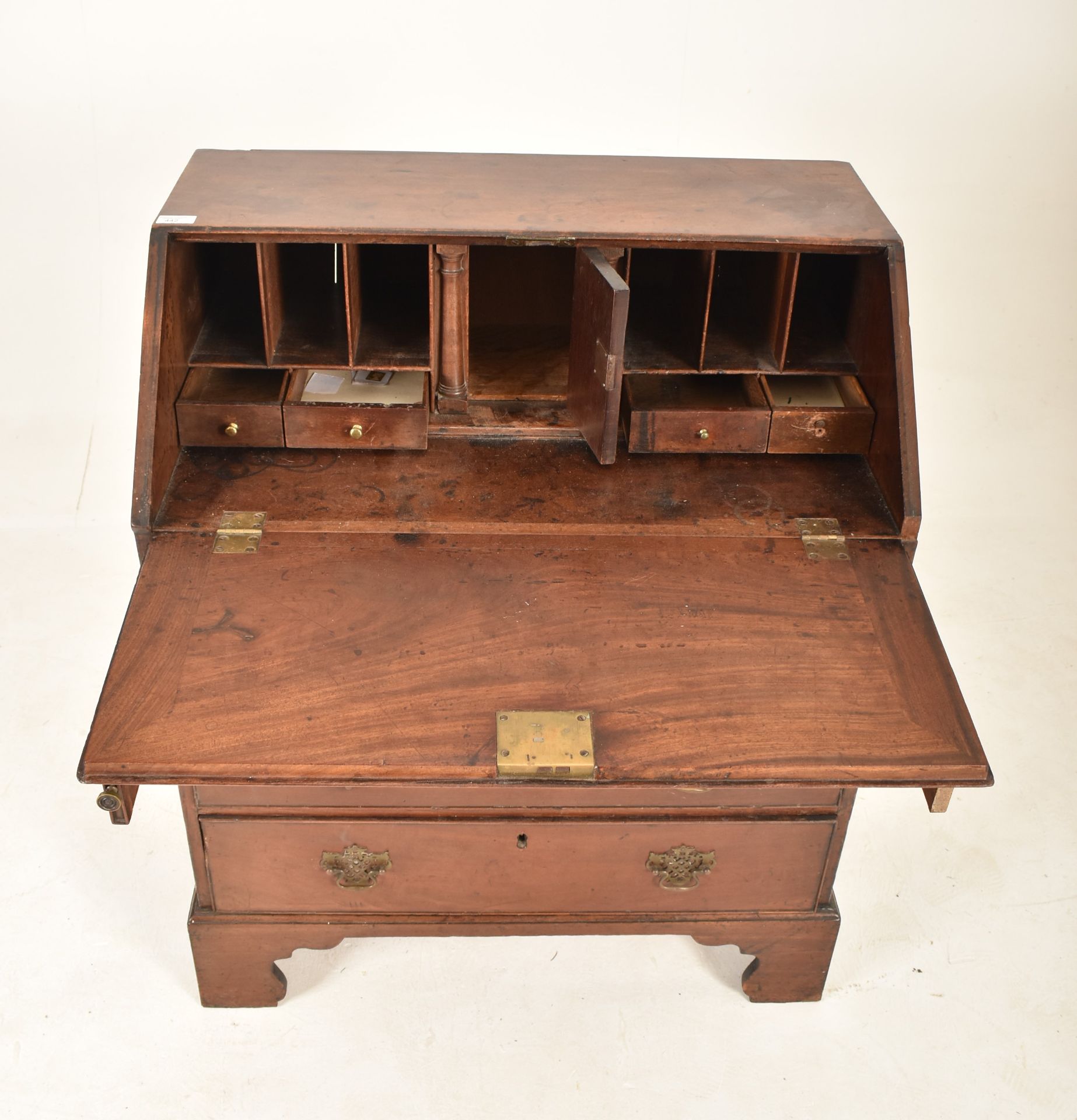 19TH CENTURY GEORGE III MAHOGANY LADIES BUREAU - Image 3 of 7