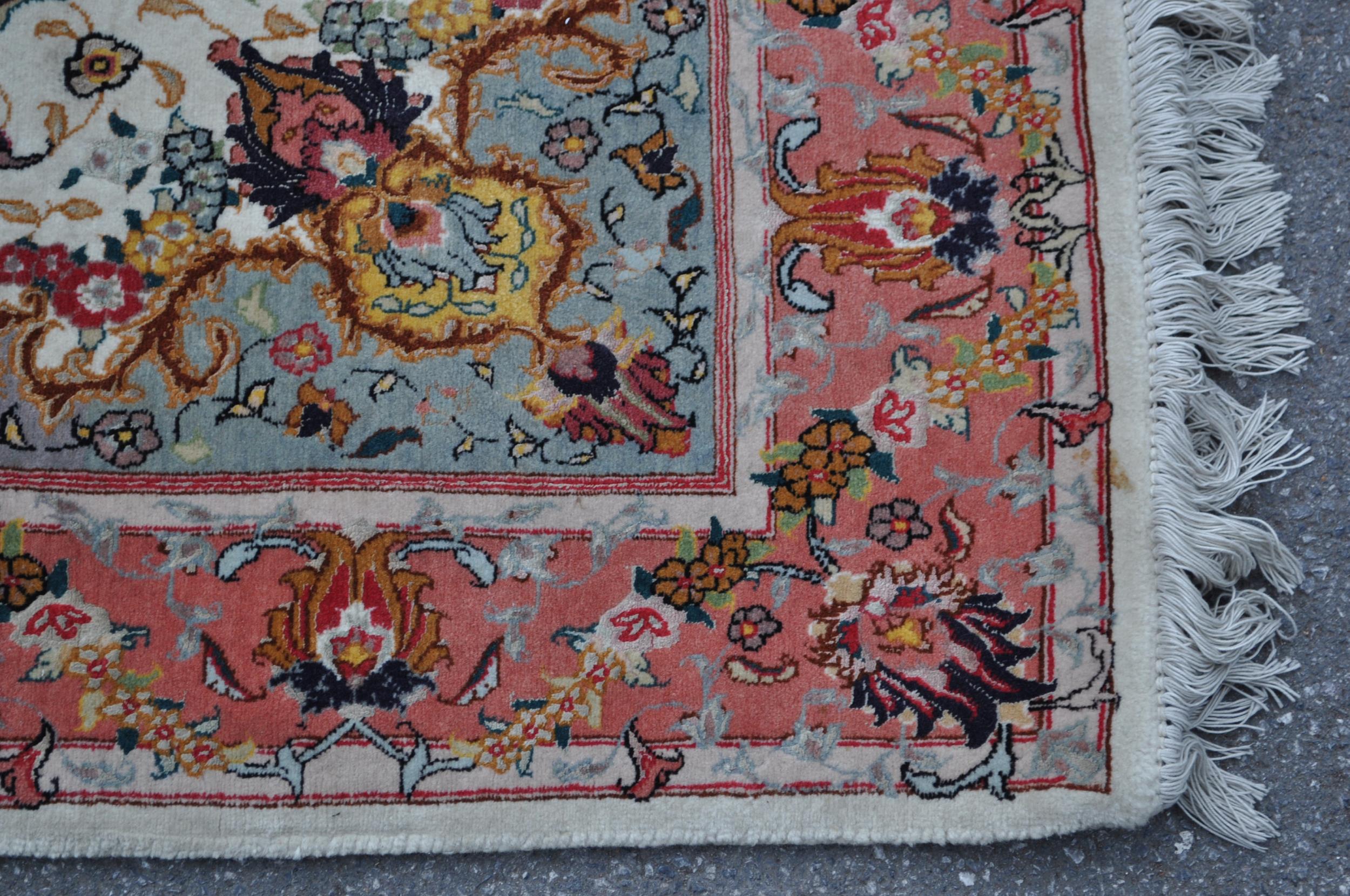 20TH CENTURY WOOL & SILK IRANIAN TABRIZ CARPET FLOOR RUG - Image 3 of 5