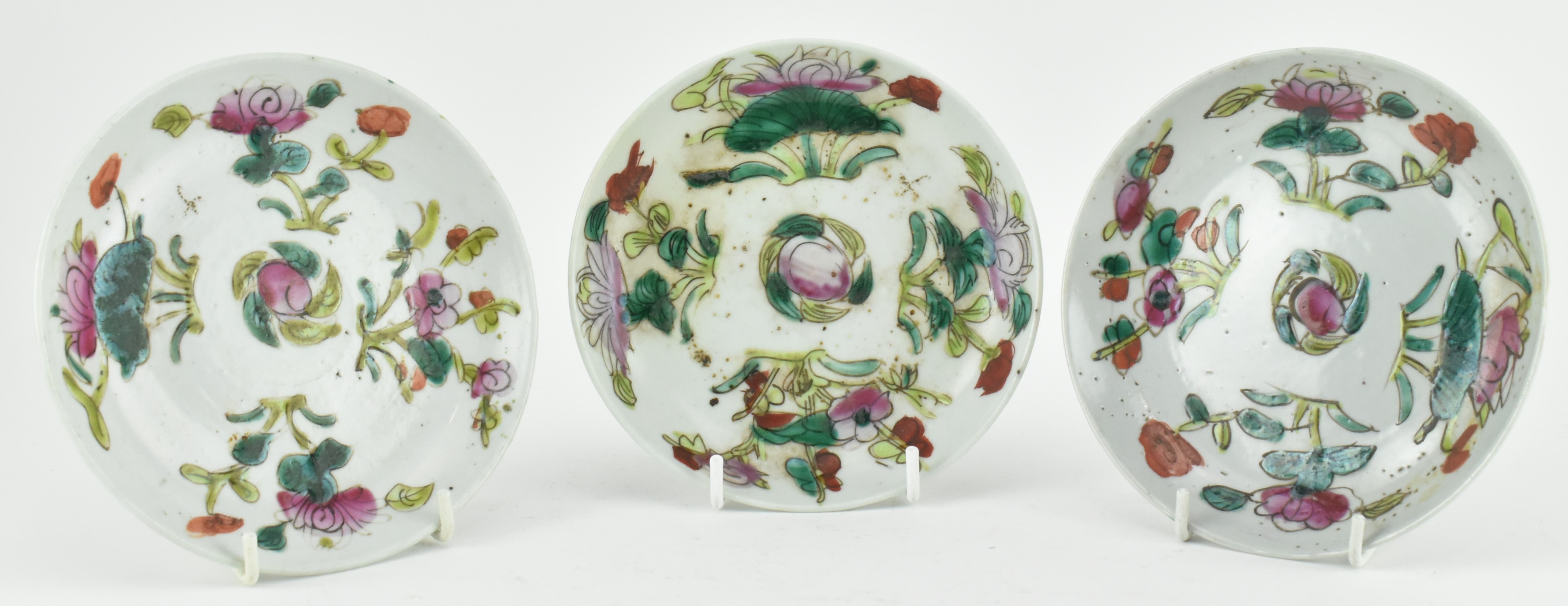 THREE QING/REPUBLIC ERA FAMILLE ROSE PLATES 清末 粉彩福寿年年盘一组