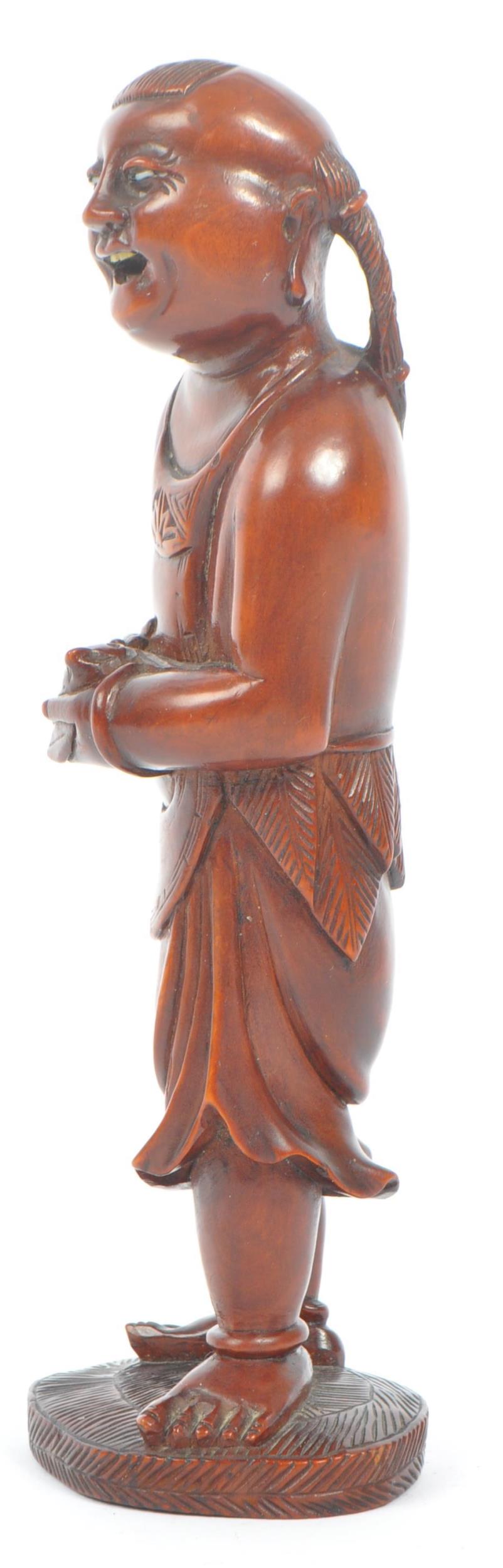 JAPANESE EARLY 20TH CENTURY CARVED FIGURE OF LIU HAI - Image 2 of 7