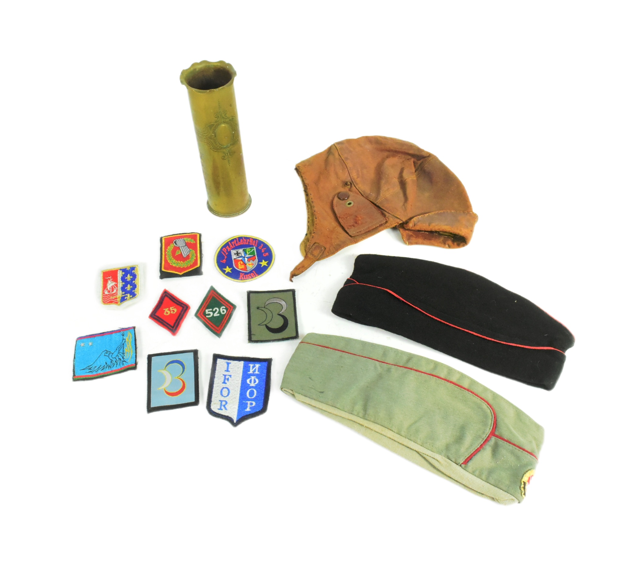 COLLECTION OF ASSORTED MILITARIA