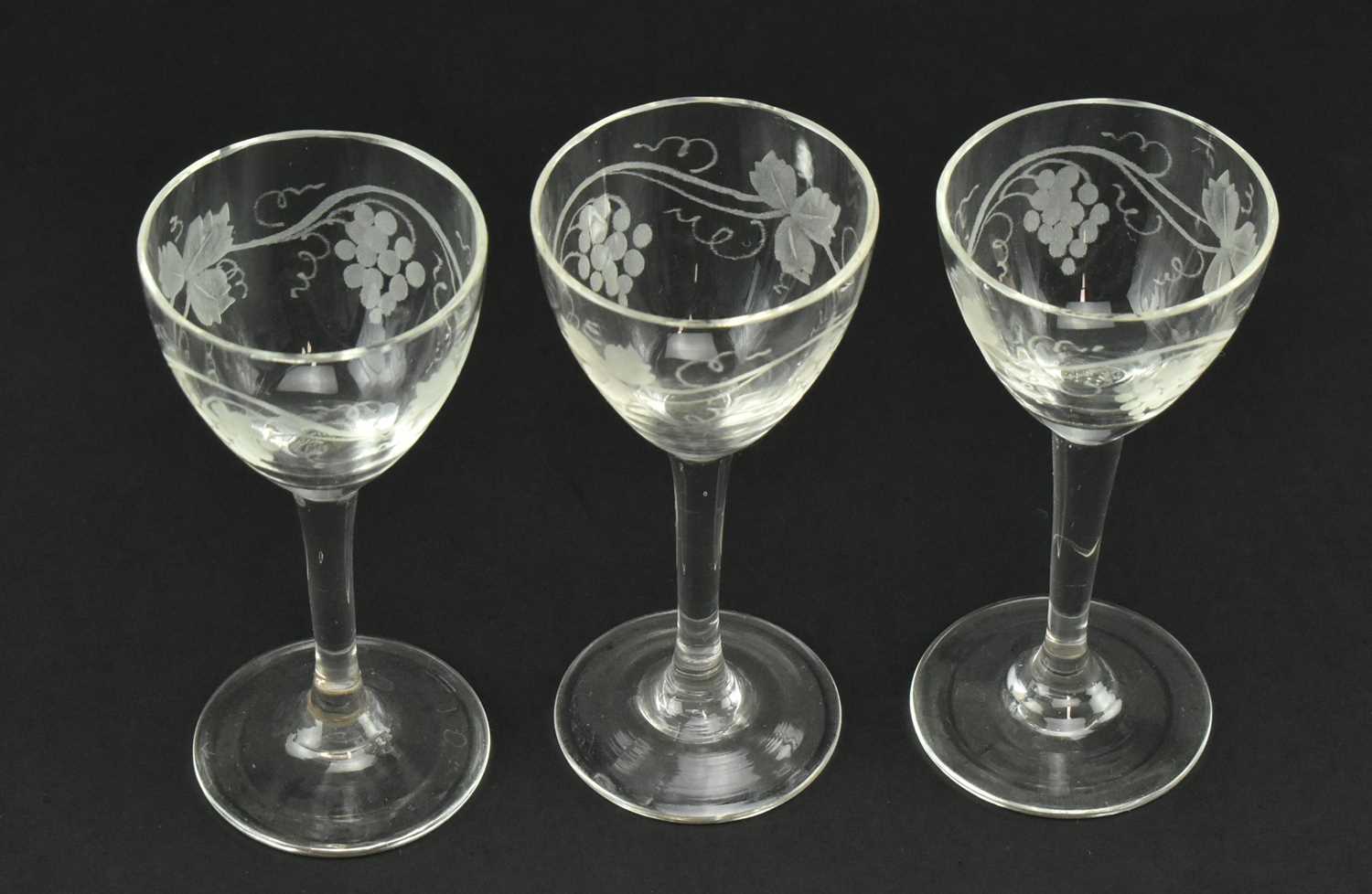 ELEVEN 19TH & 20TH CENTURY ENGRAVED GLASS WINE GLASSES - Image 6 of 13