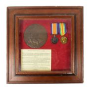 WWI MEDALS & PLAQUE - SECOND LIEUTENANT IN THE ROYAL GARRISON ARTILLERY