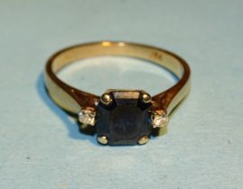 A sapphire and diamond 18k gold ring, N, 3.2g.