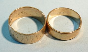 Two 9ct gold wedding bands, sizes M and O, 7.5g.