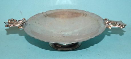 A small silver two-handled circular bonbon dish on circular foot, the handles decorated with