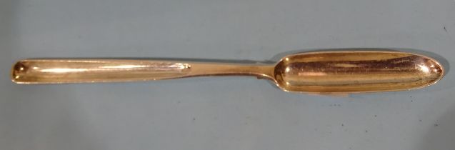 A Georgian marrow scoop, London 1813, engraved with crest, 20cm long.