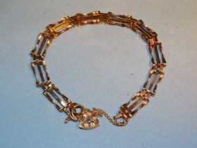 A 9ct gold gate-link bracelet, 5.8g.