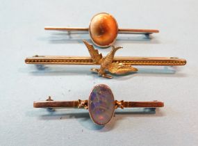 A 9ct gold bar brooch with swallow motif, another set operculum and an opal set bar brooch, total wt