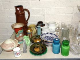 A collection of mainly-20th century pottery, ceramics and glassware.