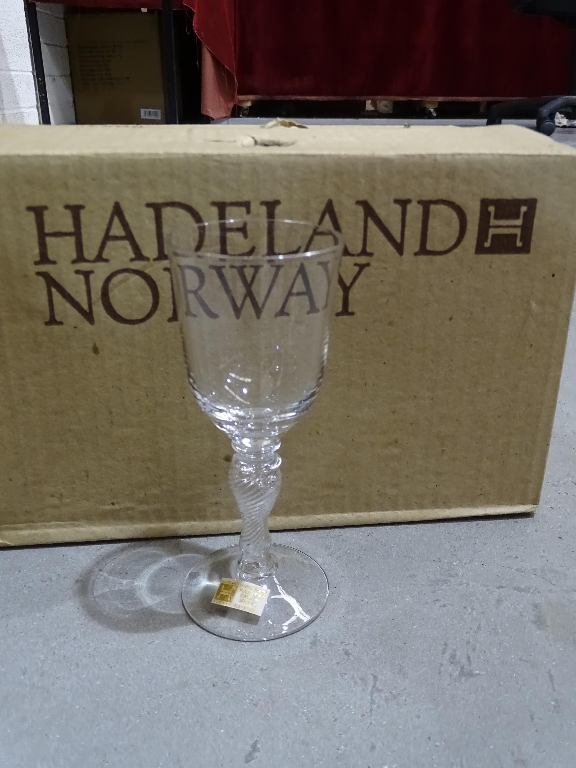 A collection of Hadeland Norwegian 'Peer Gynt' glassware, comprising: thirty sherry/Port glasses, - Bild 3 aus 3