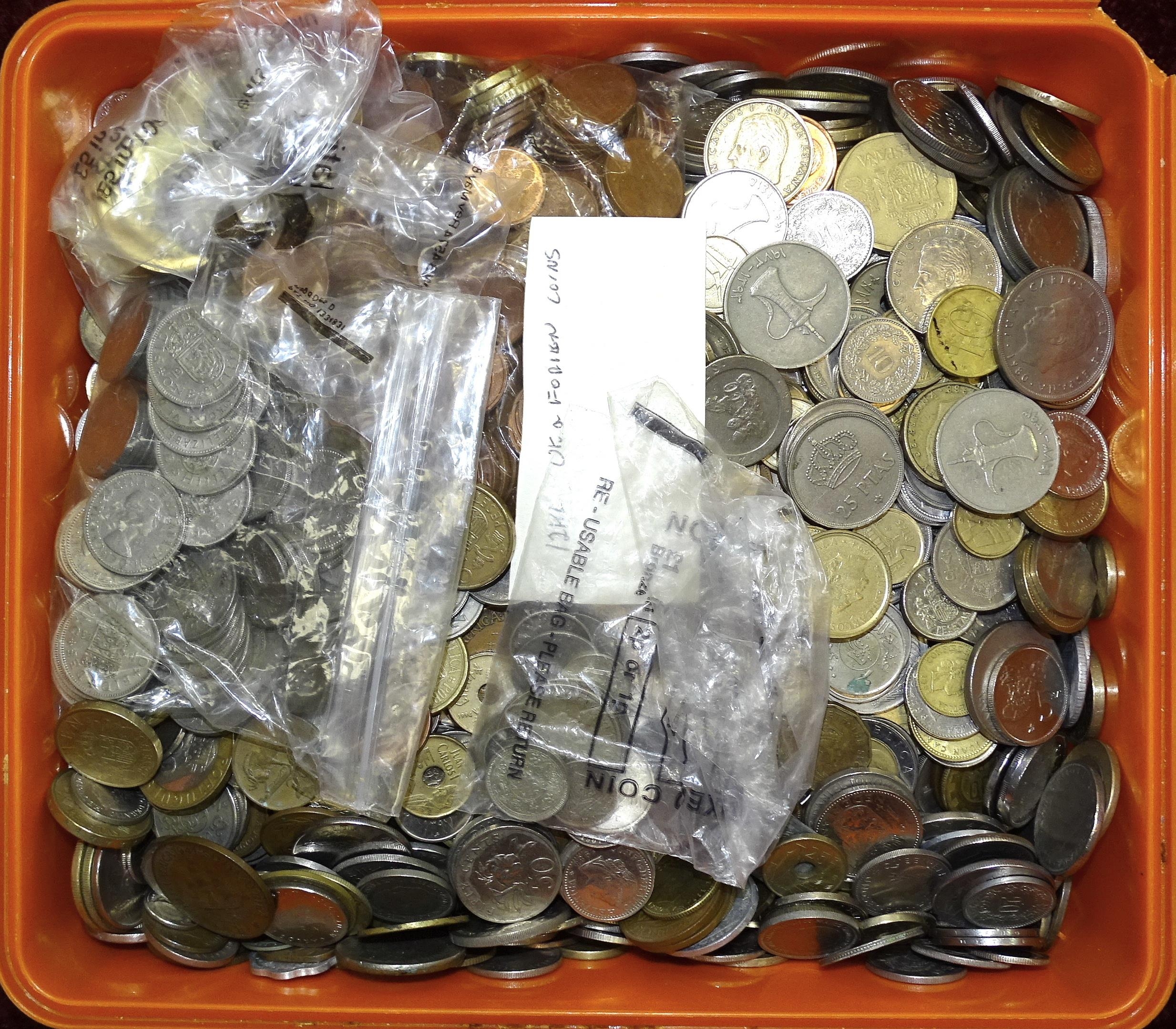 A large collection of British, USA and other foreign coinage, the contents of two tins. - Image 2 of 2