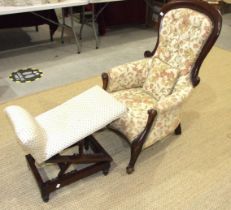 A Victorian button-back salon chair with carved frame and serpentine seat, a late-Victorian