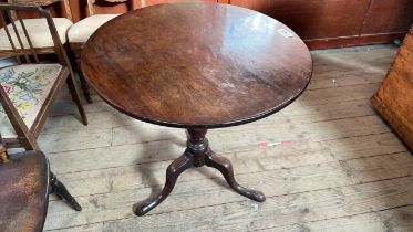 MAHOGANY ROUND TILT TOP TABLE (AF)