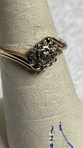 9CT GOLD DIAMOND CLUSTER RING SIZE M