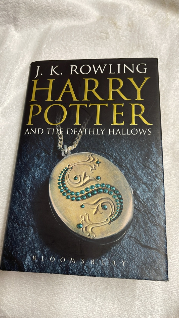 BOOK-FIRST EDITION HARRY POTTER & THE DEATHLY HALLOWS - Image 7 of 7