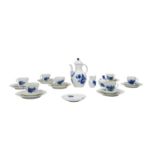 ROYAL COPENHAGEN Kaffeeservice f. 6 Personen 'Blaue Blume', um 1960.